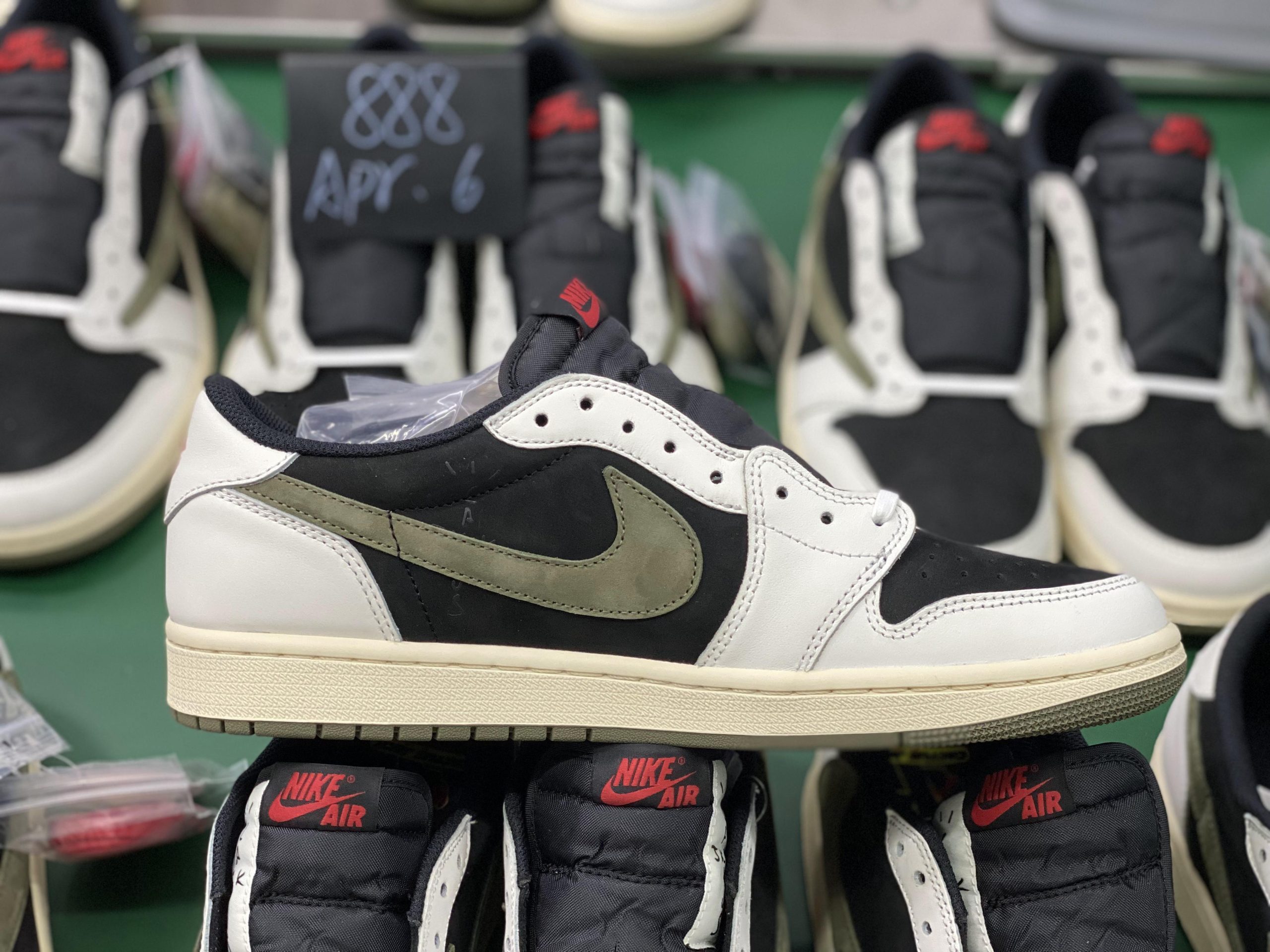 Jordan 1 Retro Low OG SP Travis Scott Olive (W)