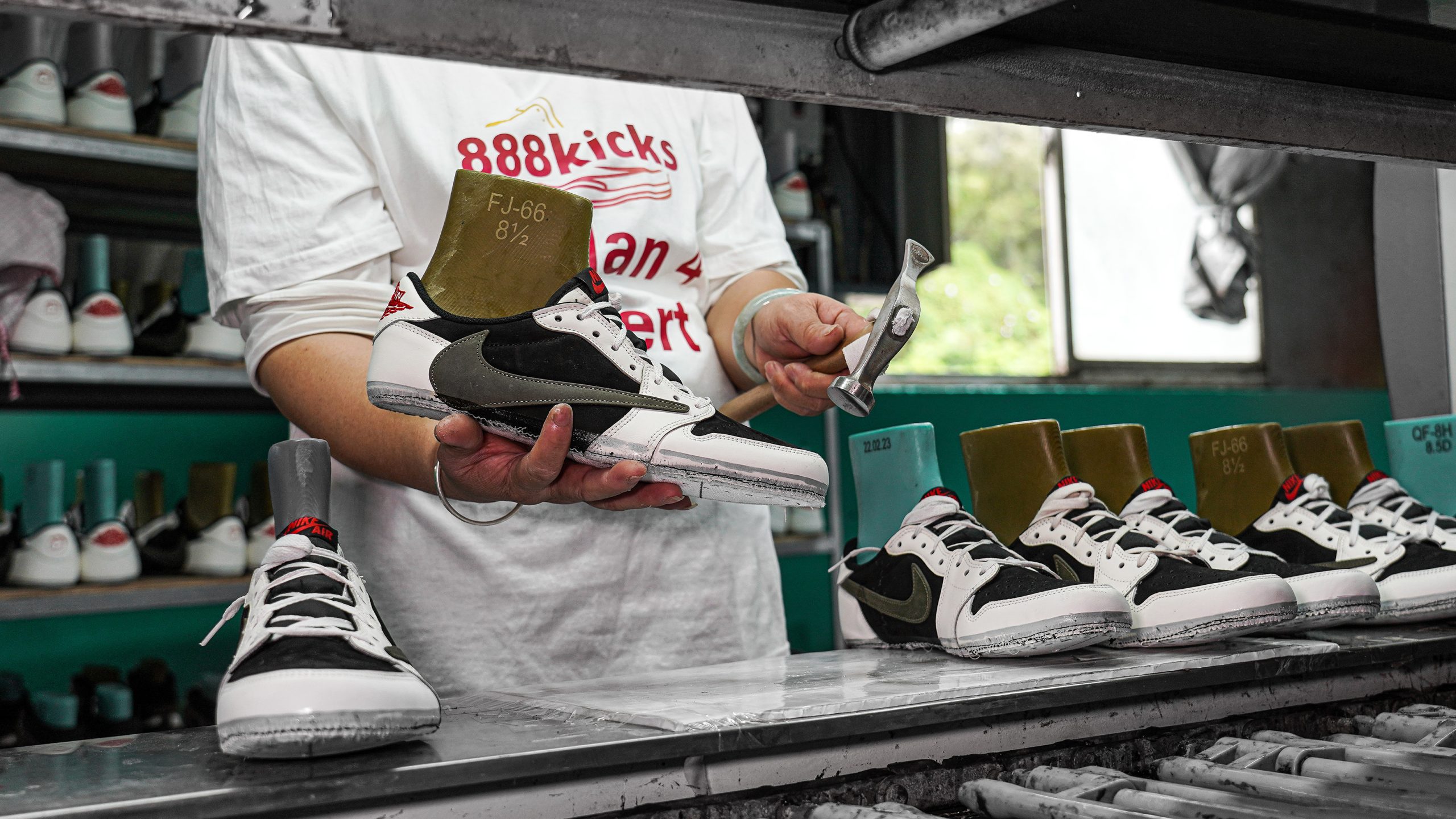 Jordan 1 Retro Low OG SP Travis Scott Olive (W)