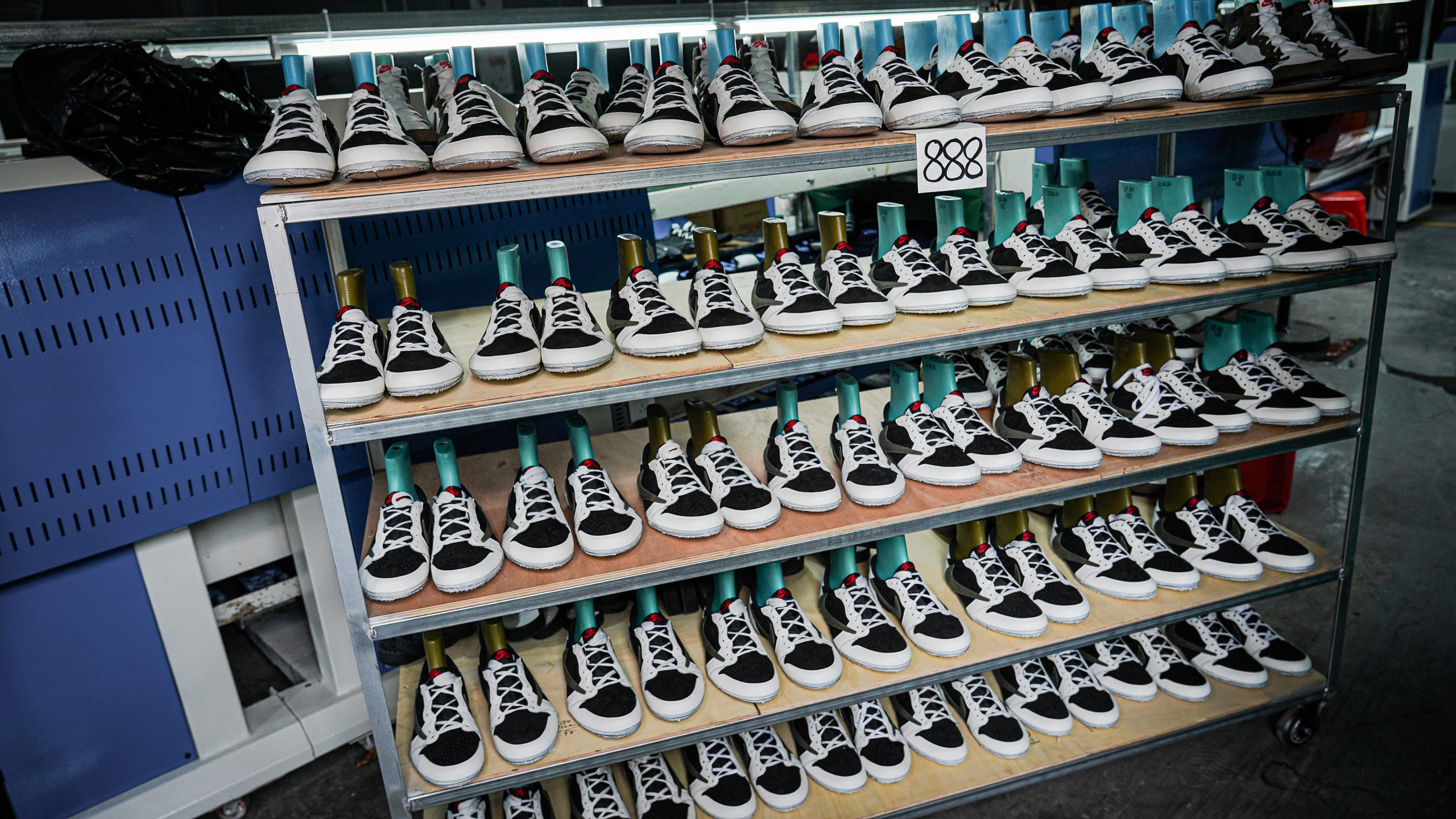 Jordan 1 Retro Low OG SP Travis Scott Olive (W)