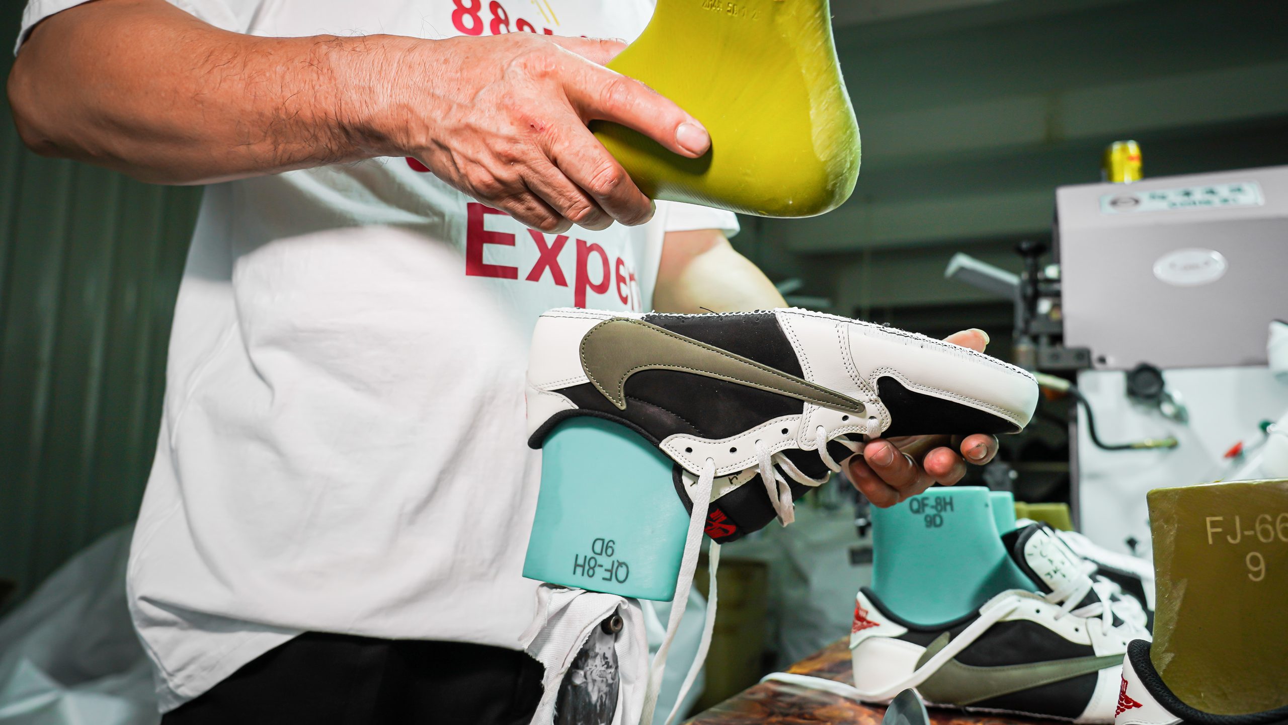 Jordan 1 Retro Low OG SP Travis Scott Olive (W)