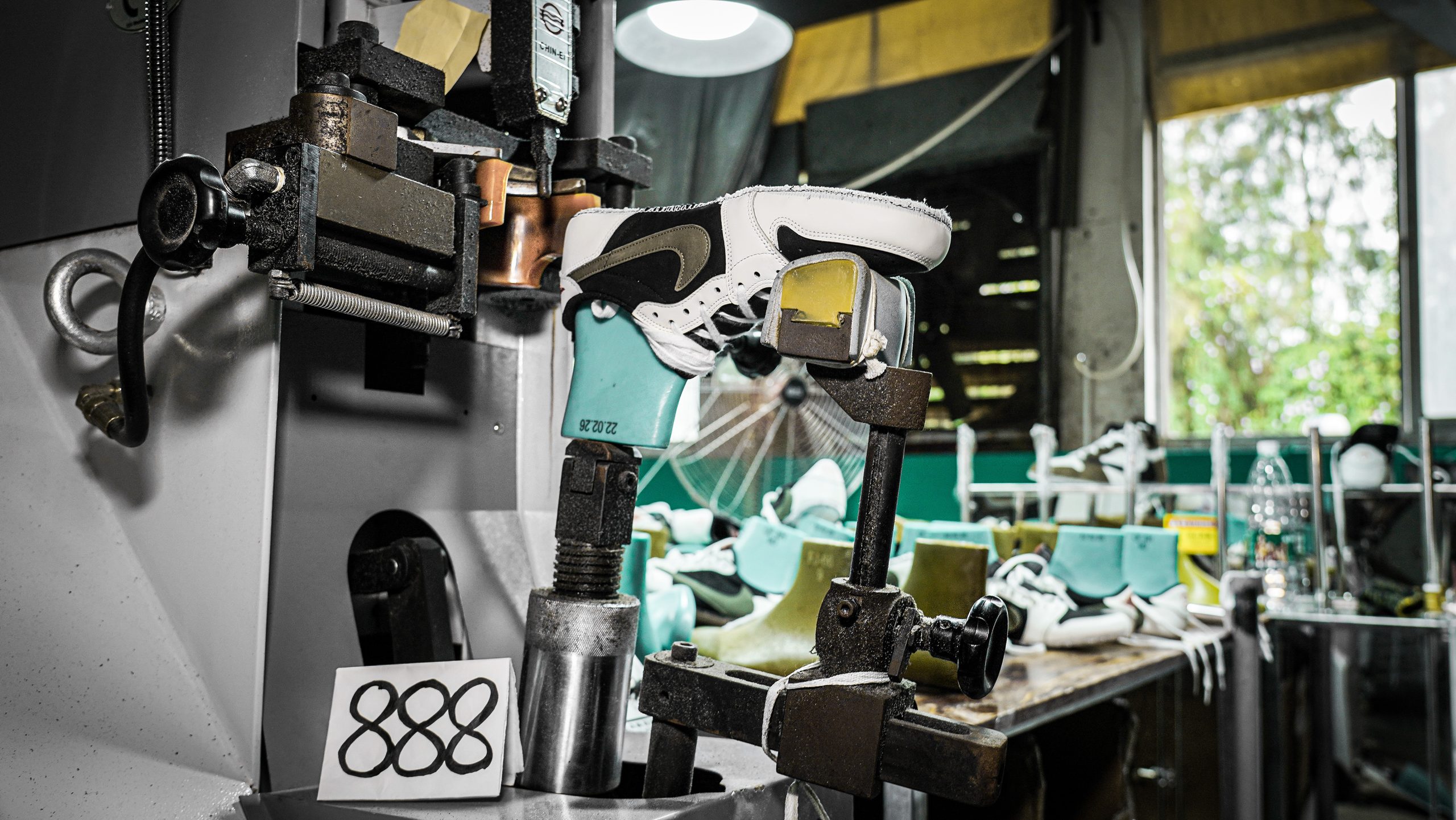 Jordan 1 Retro Low OG SP Travis Scott Olive (W)