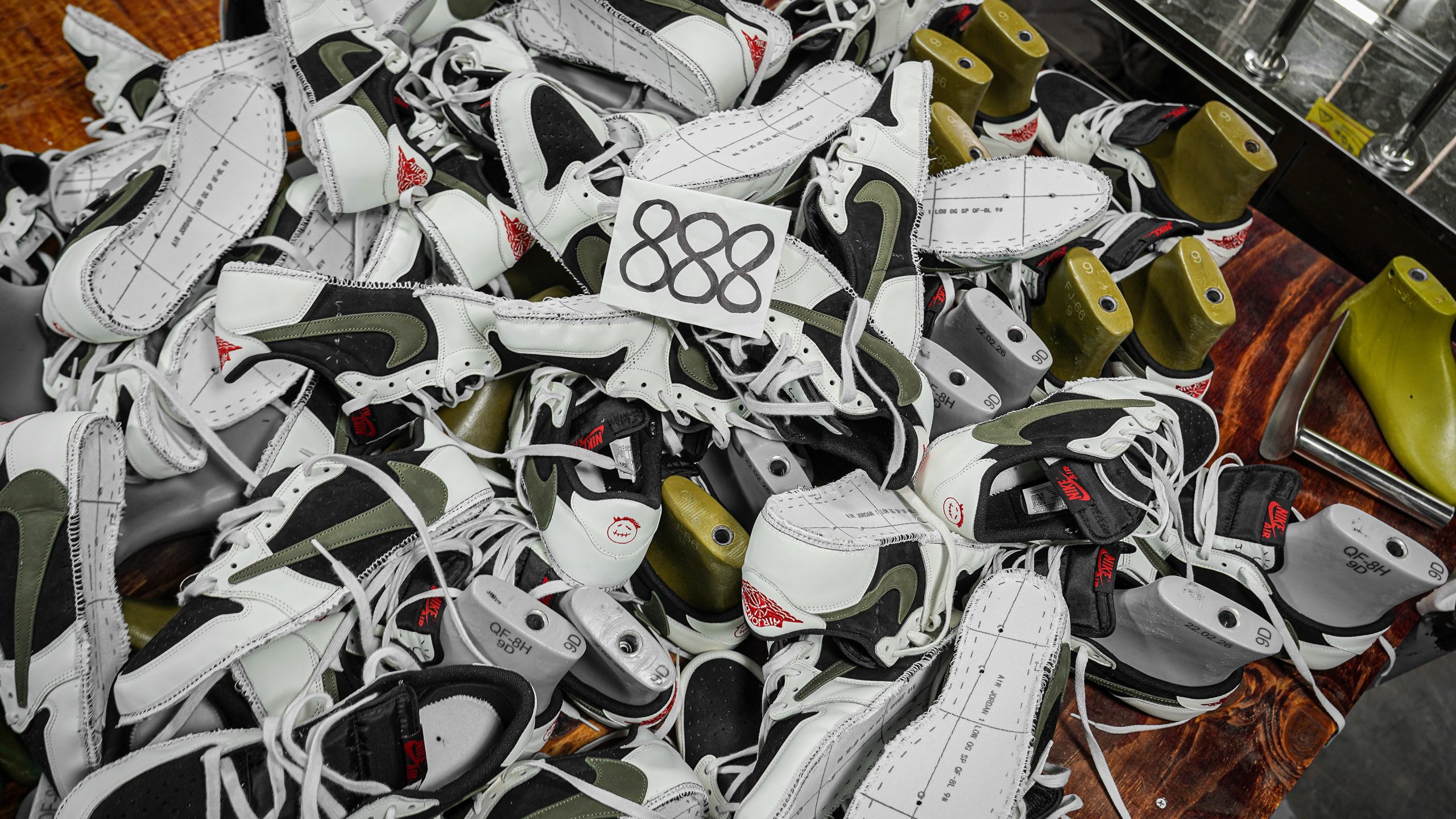 Jordan 1 Retro Low OG SP Travis Scott Olive (W)