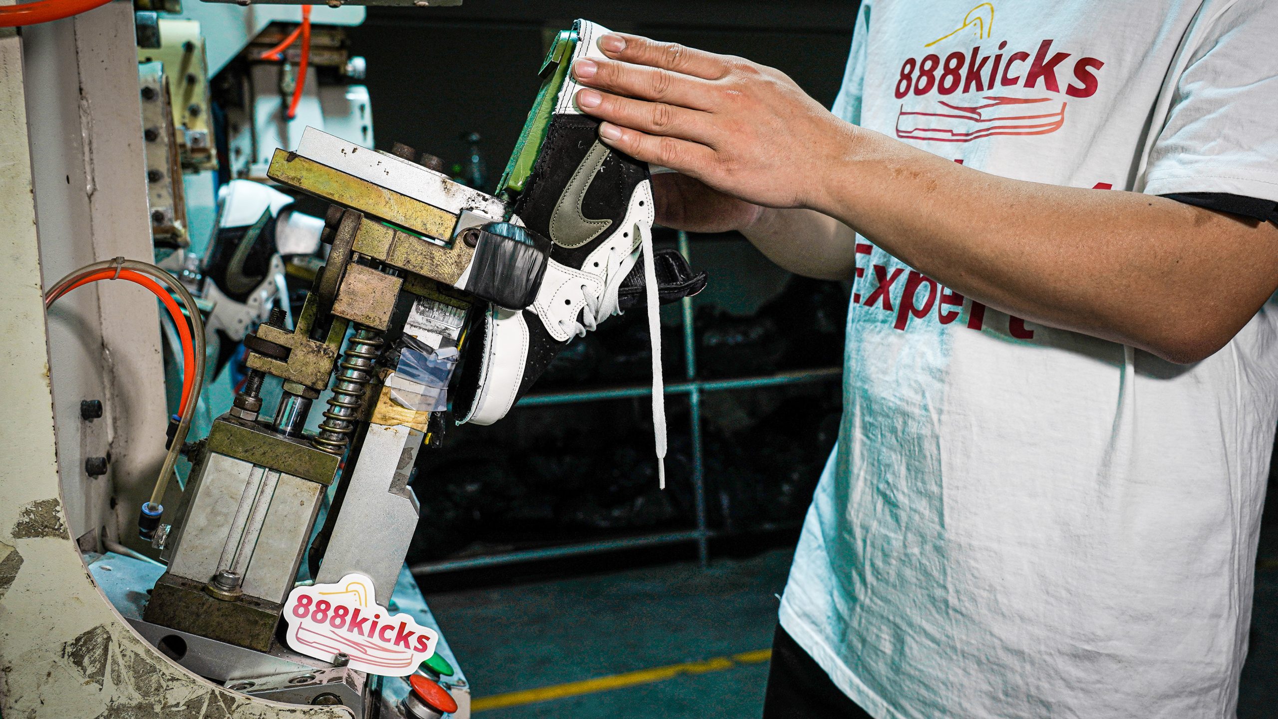 Jordan 1 Retro Low OG SP Travis Scott Olive (W)