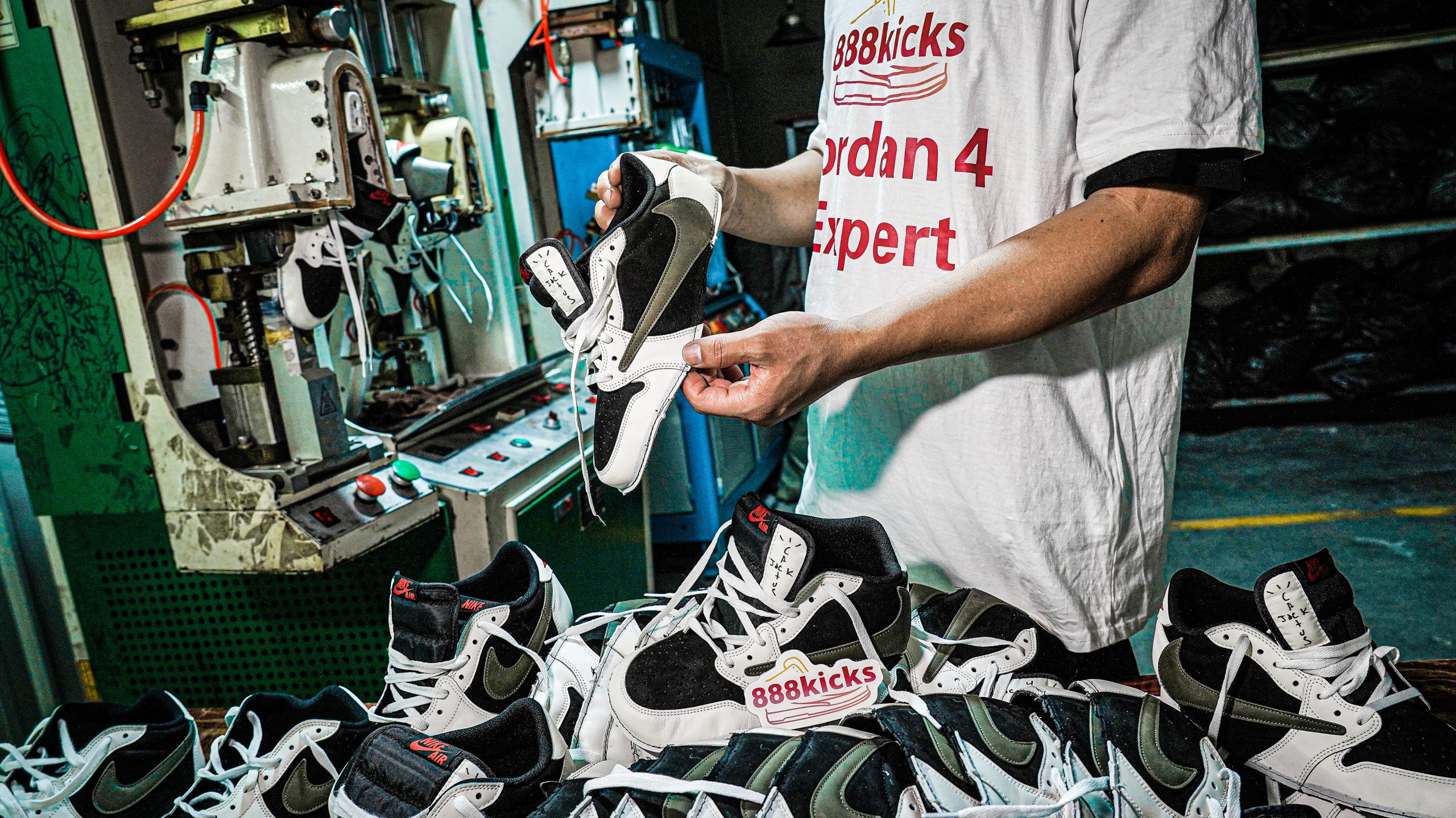 Jordan 1 Retro Low OG SP Travis Scott Olive (W)