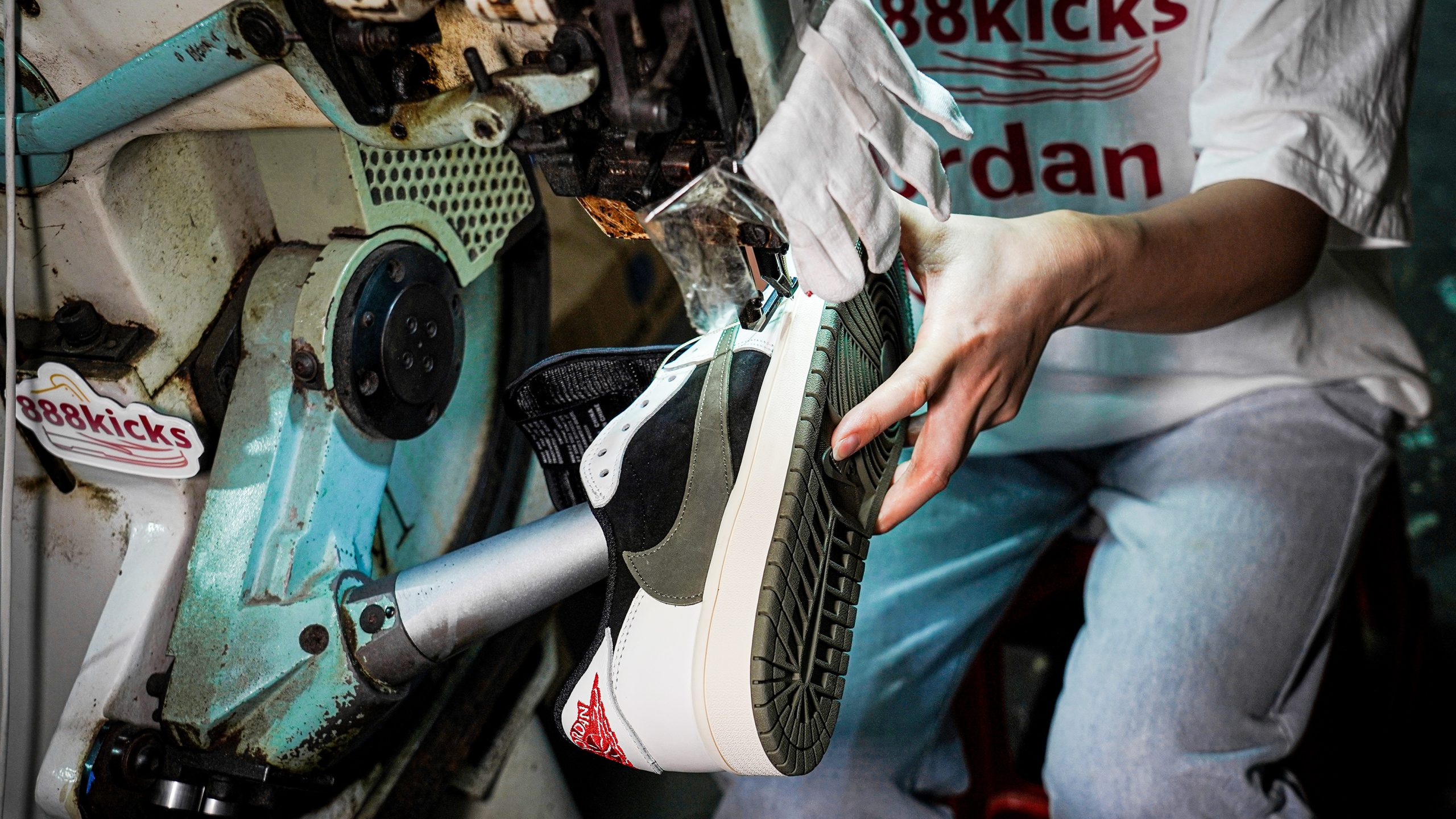 Jordan 1 Retro Low OG SP Travis Scott Olive (W)