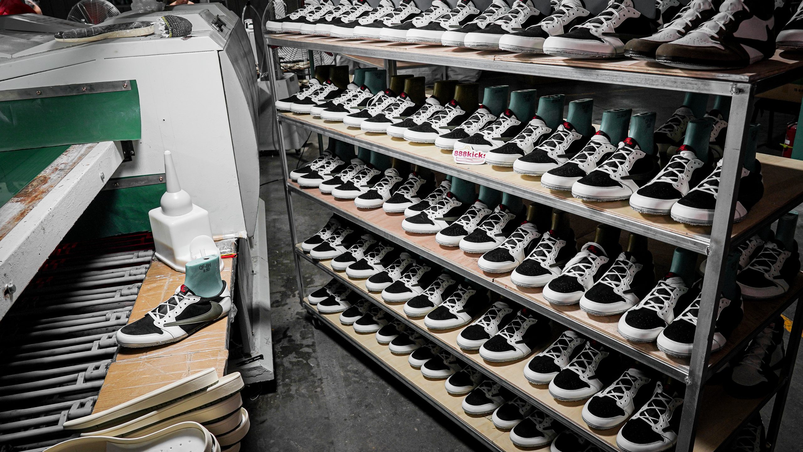 Jordan 1 Retro Low OG SP Travis Scott Olive (W)