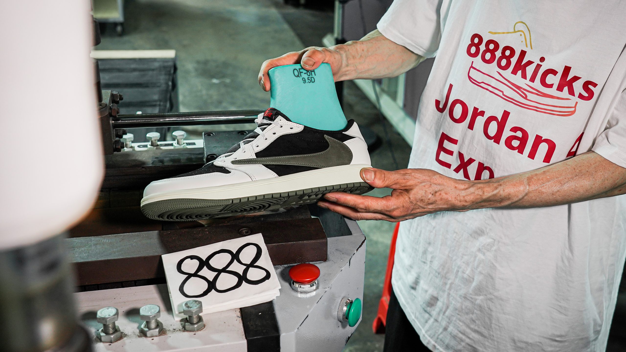 Jordan 1 Retro Low OG SP Travis Scott Olive (W)