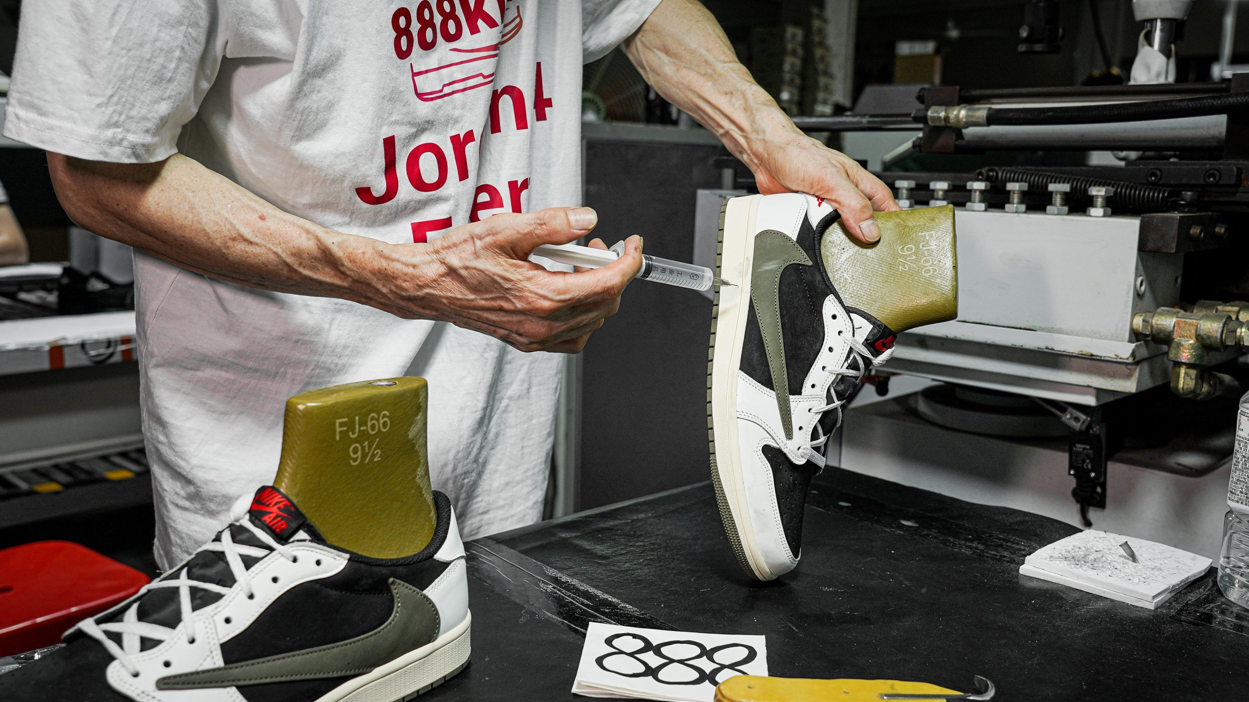 Jordan 1 Retro Low OG SP Travis Scott Olive (W)