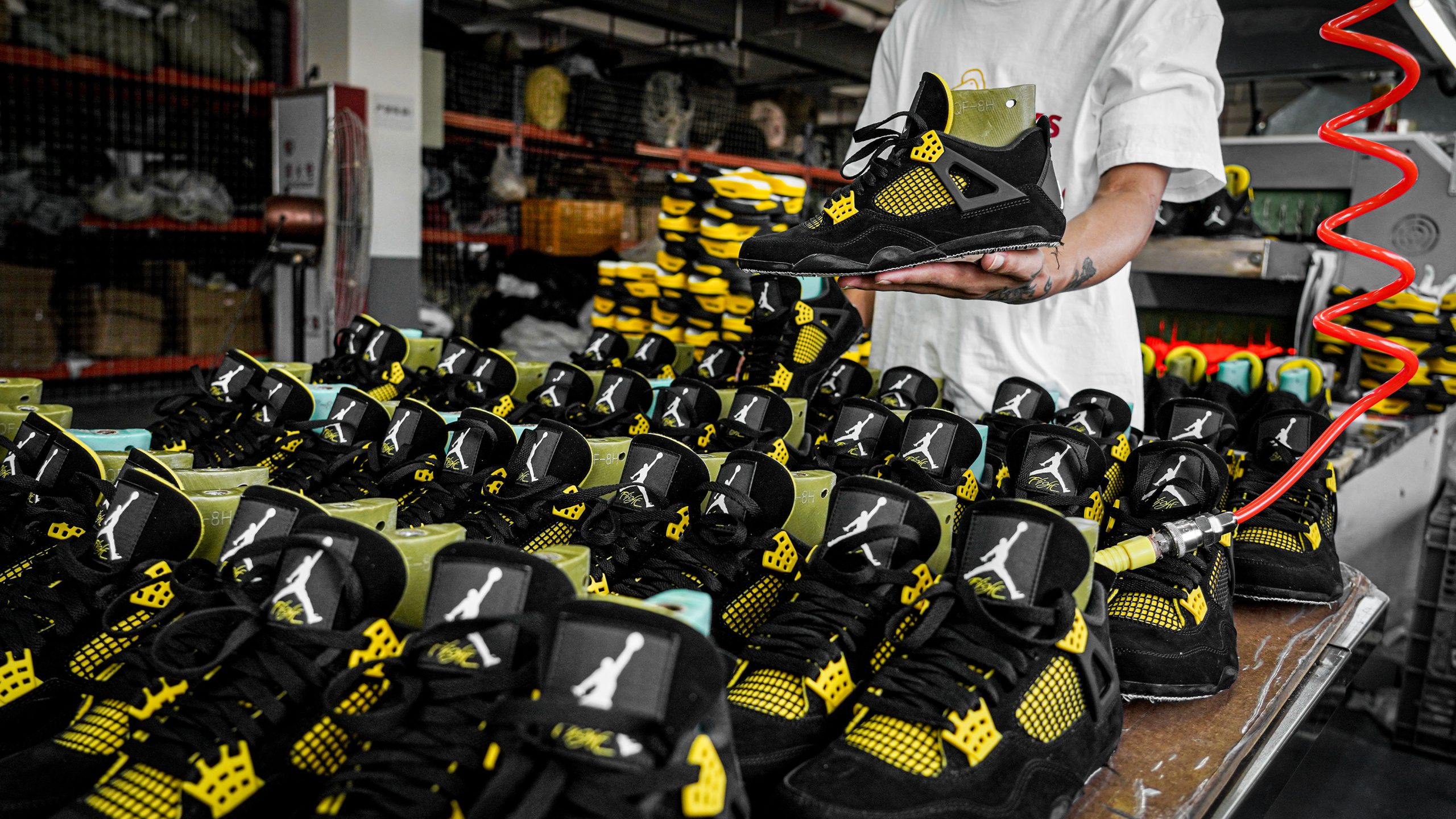 Jordan 4 Retro Thunder 2023