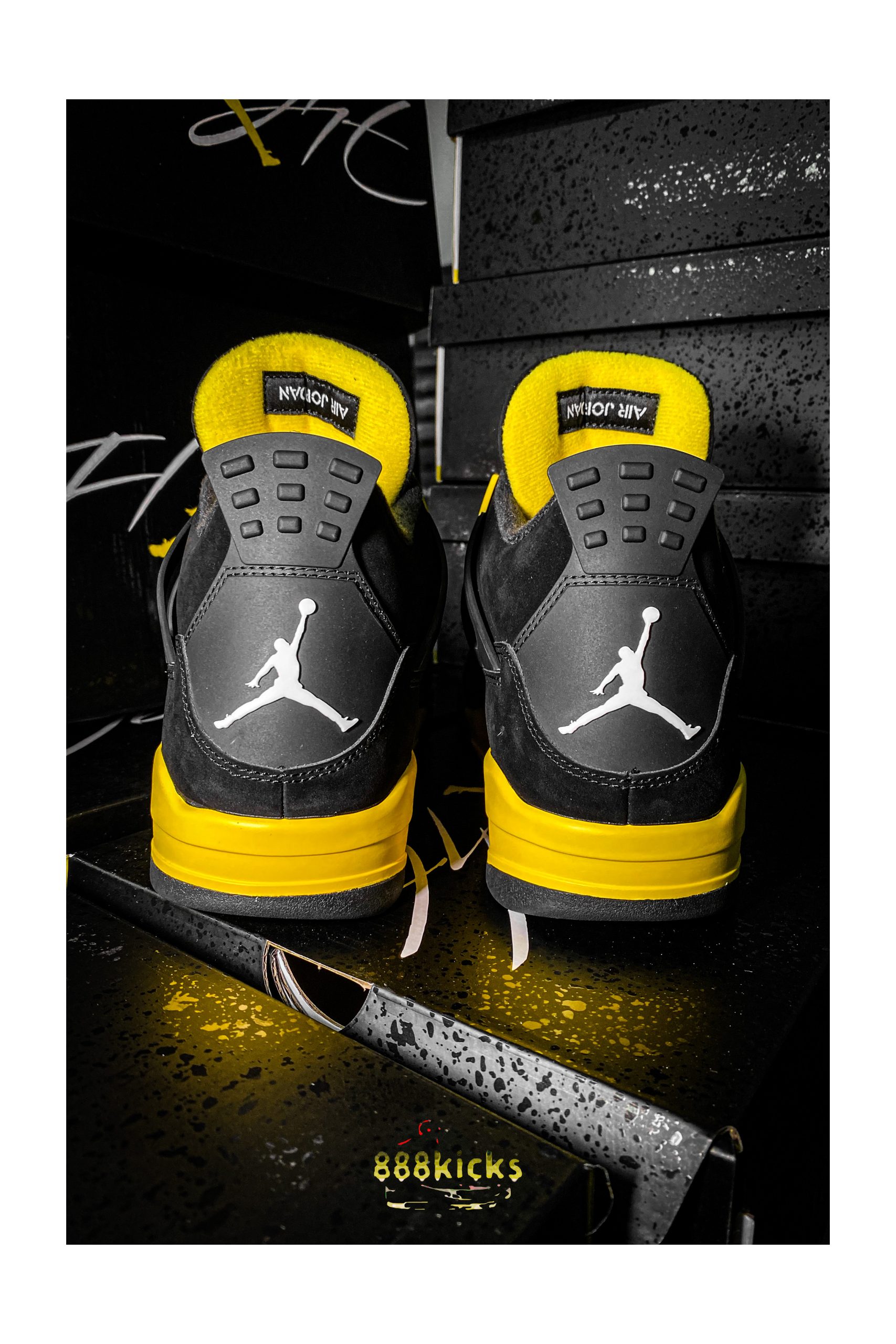 Jordan 4 Retro Thunder 2023