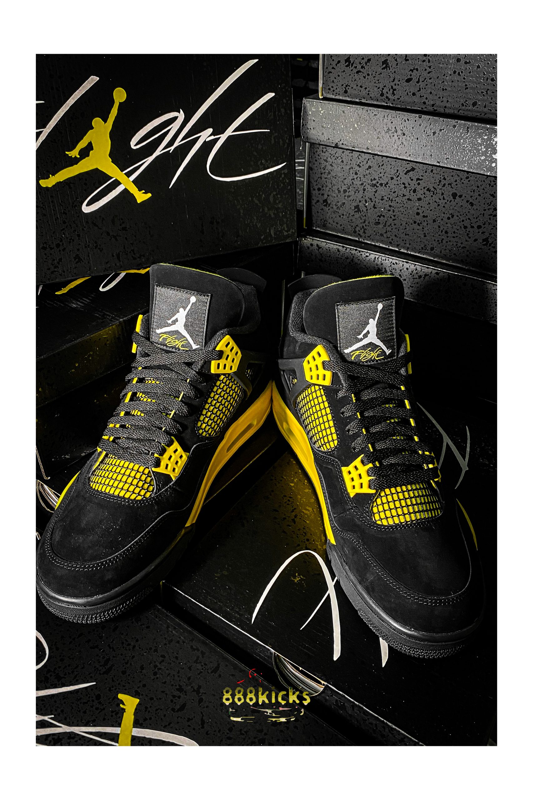 Jordan 4 Retro Thunder 2023