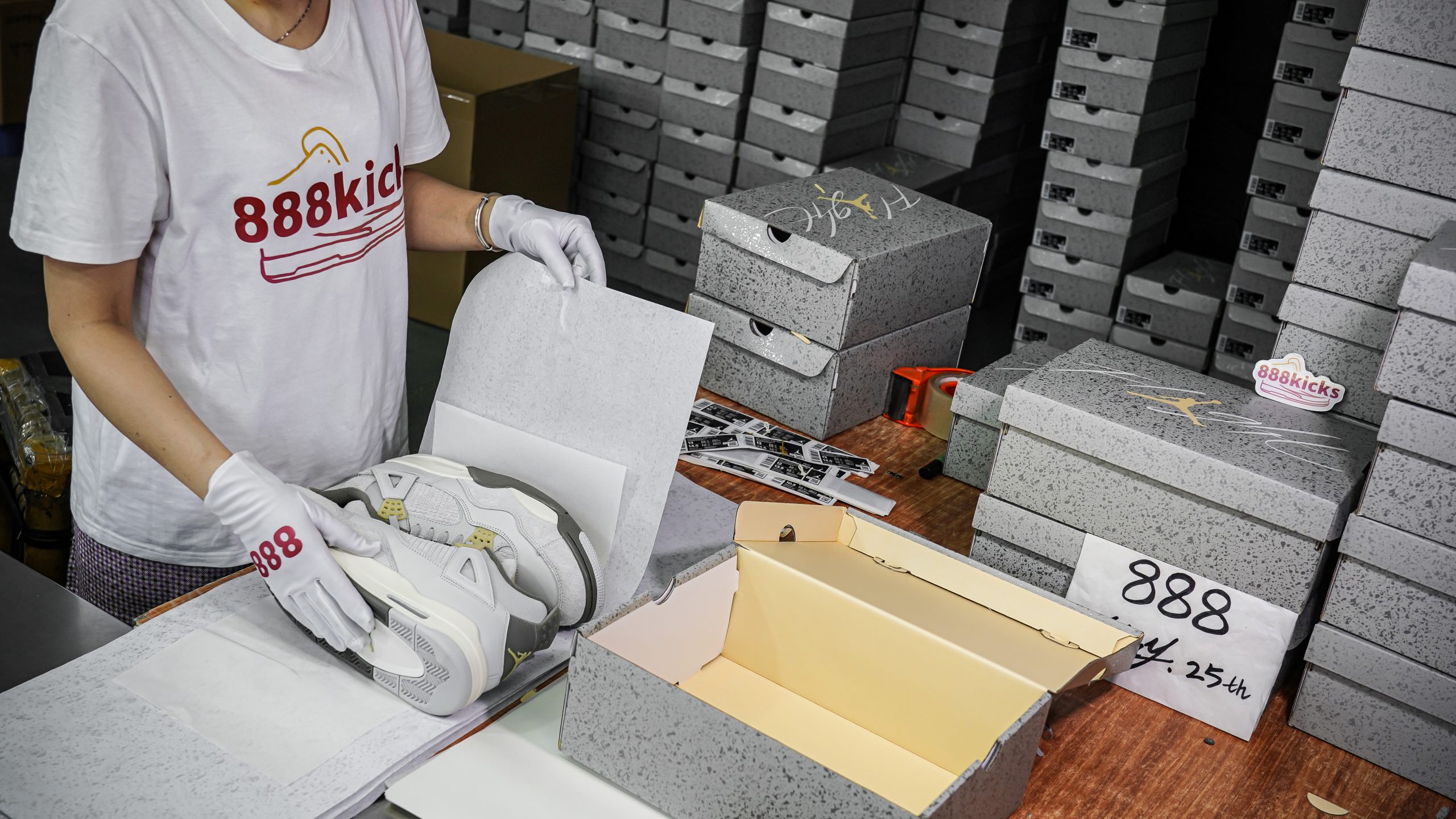 Jordan 4 Retro SE Craft Photon Dust