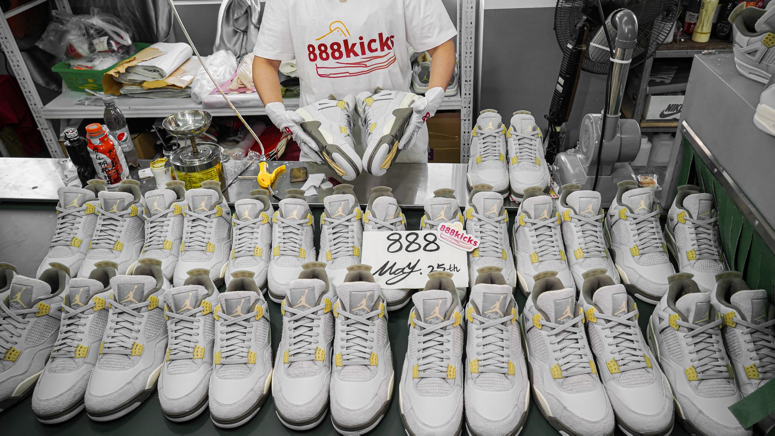 Jordan 4 Retro SE Craft Photon Dust