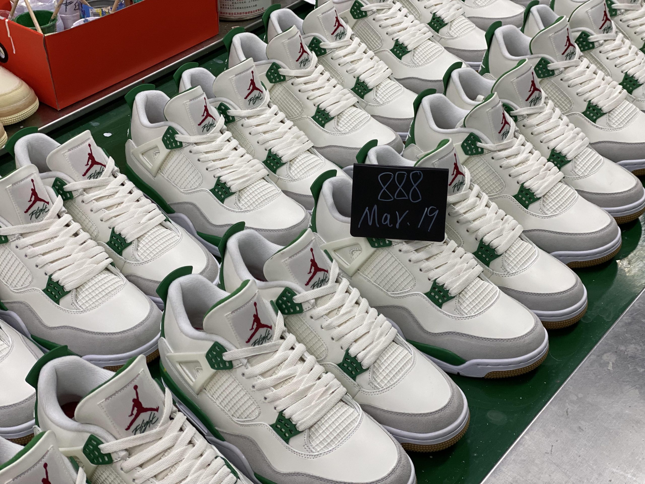 Jordan 4 Retro SB Pine Green