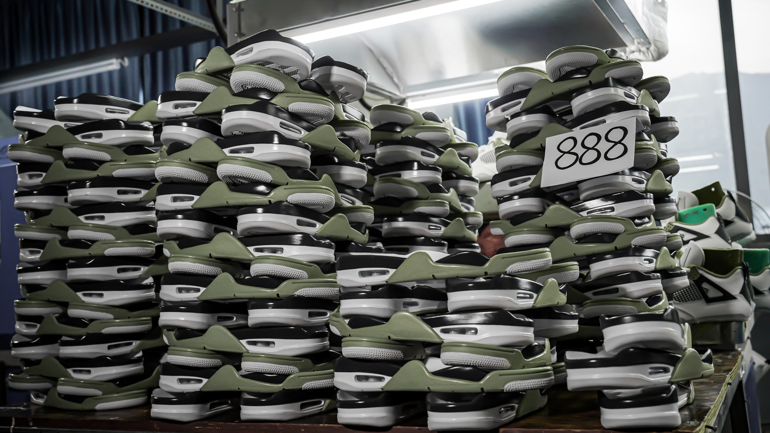 Jordan 4 Retro Seafoam (W)