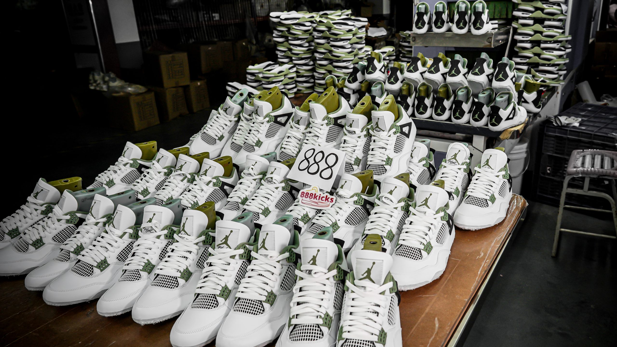 Jordan 4 Retro Seafoam (W)