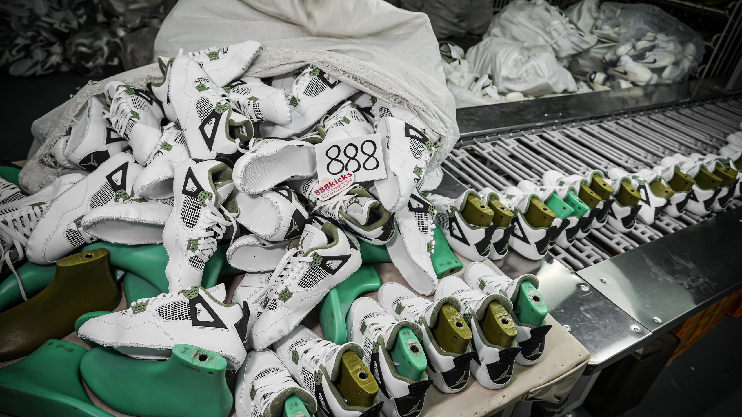 Jordan 4 Retro Seafoam (W)