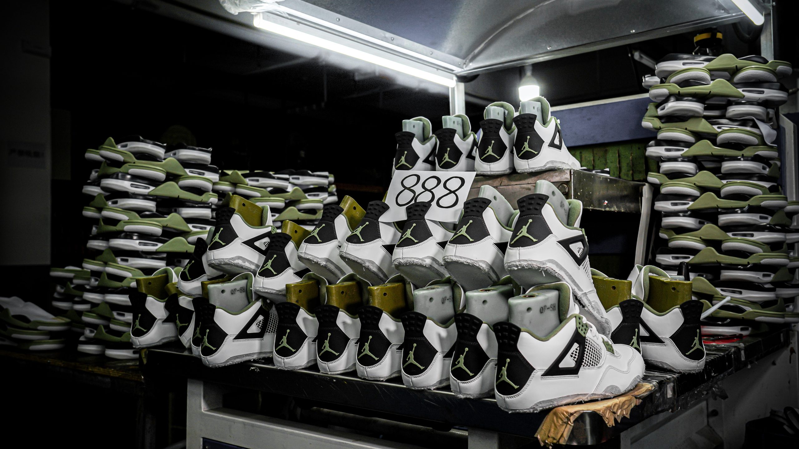 Jordan 4 Retro Seafoam (W)