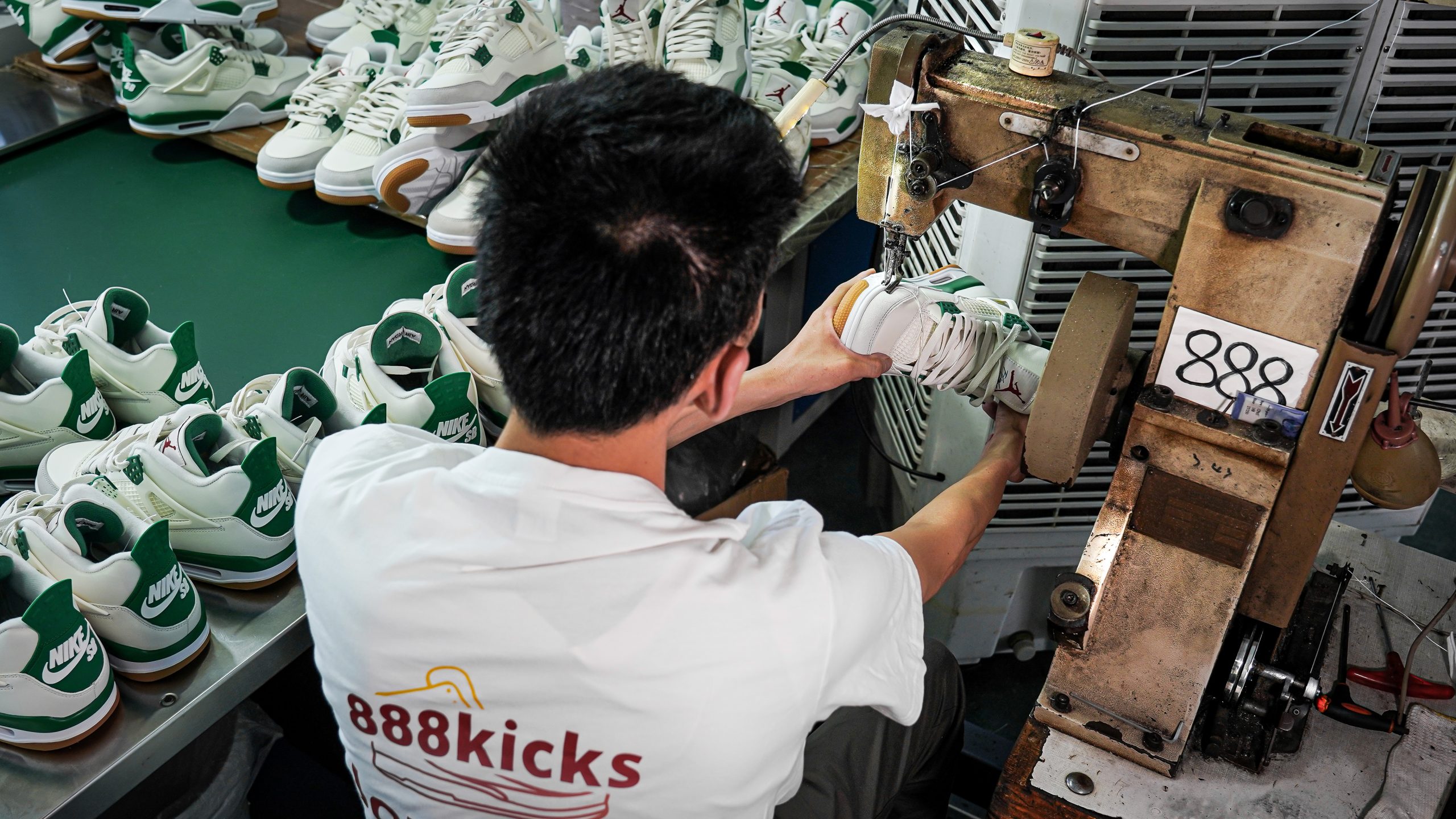 Jordan 4 Retro SB Pine Green