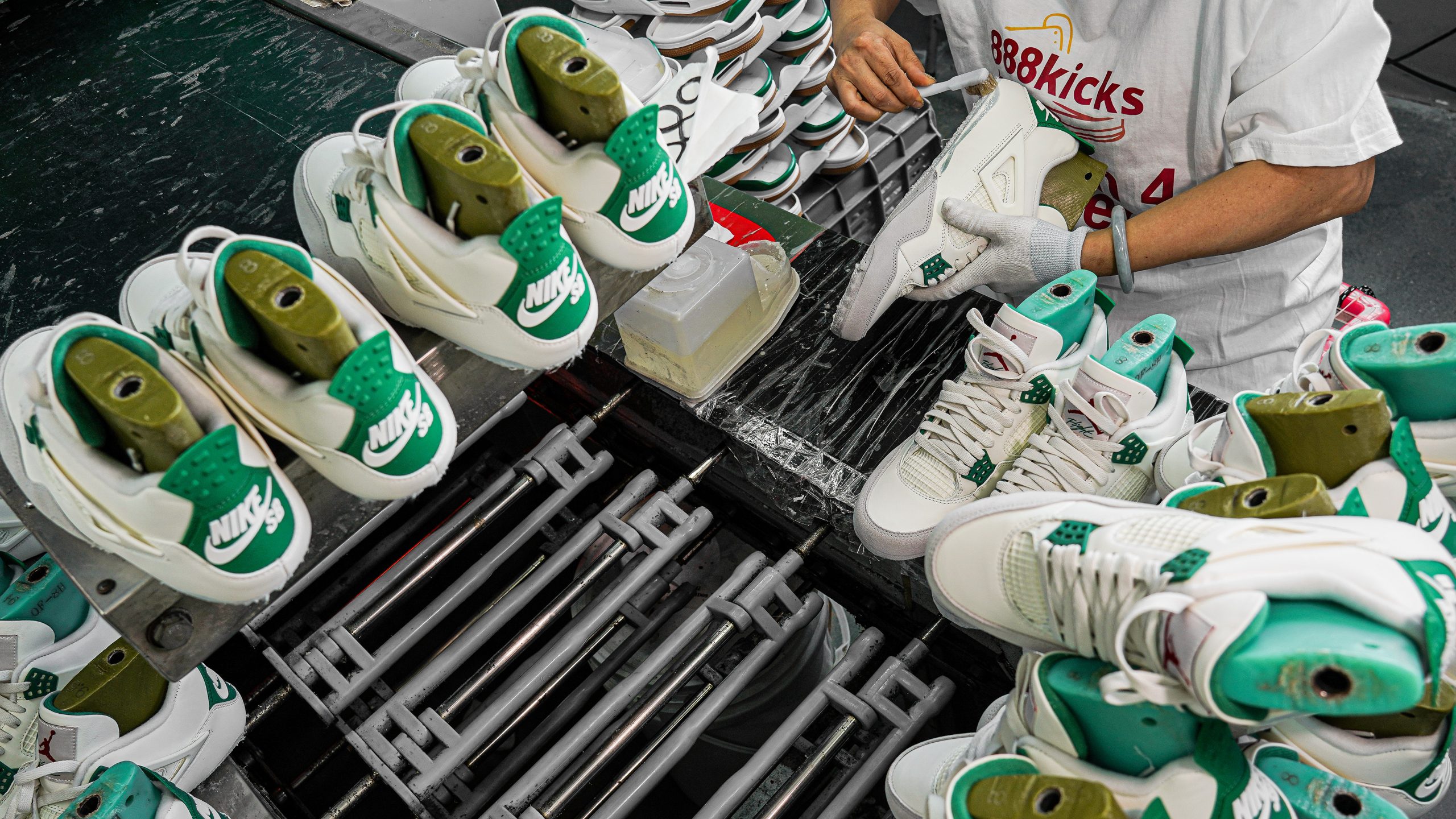 Jordan 4 Retro SB Pine Green