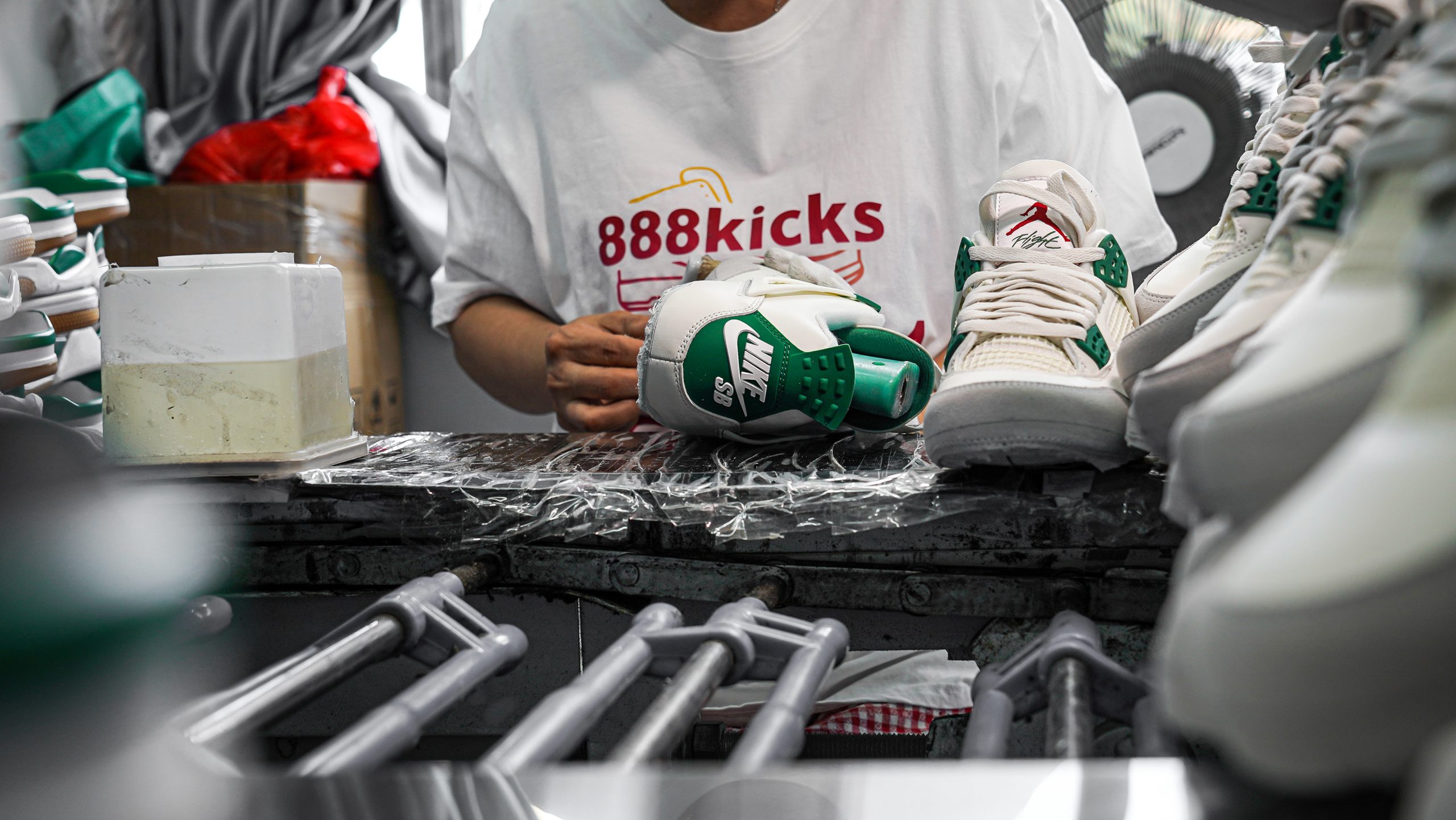 Jordan 4 Retro SB Pine Green