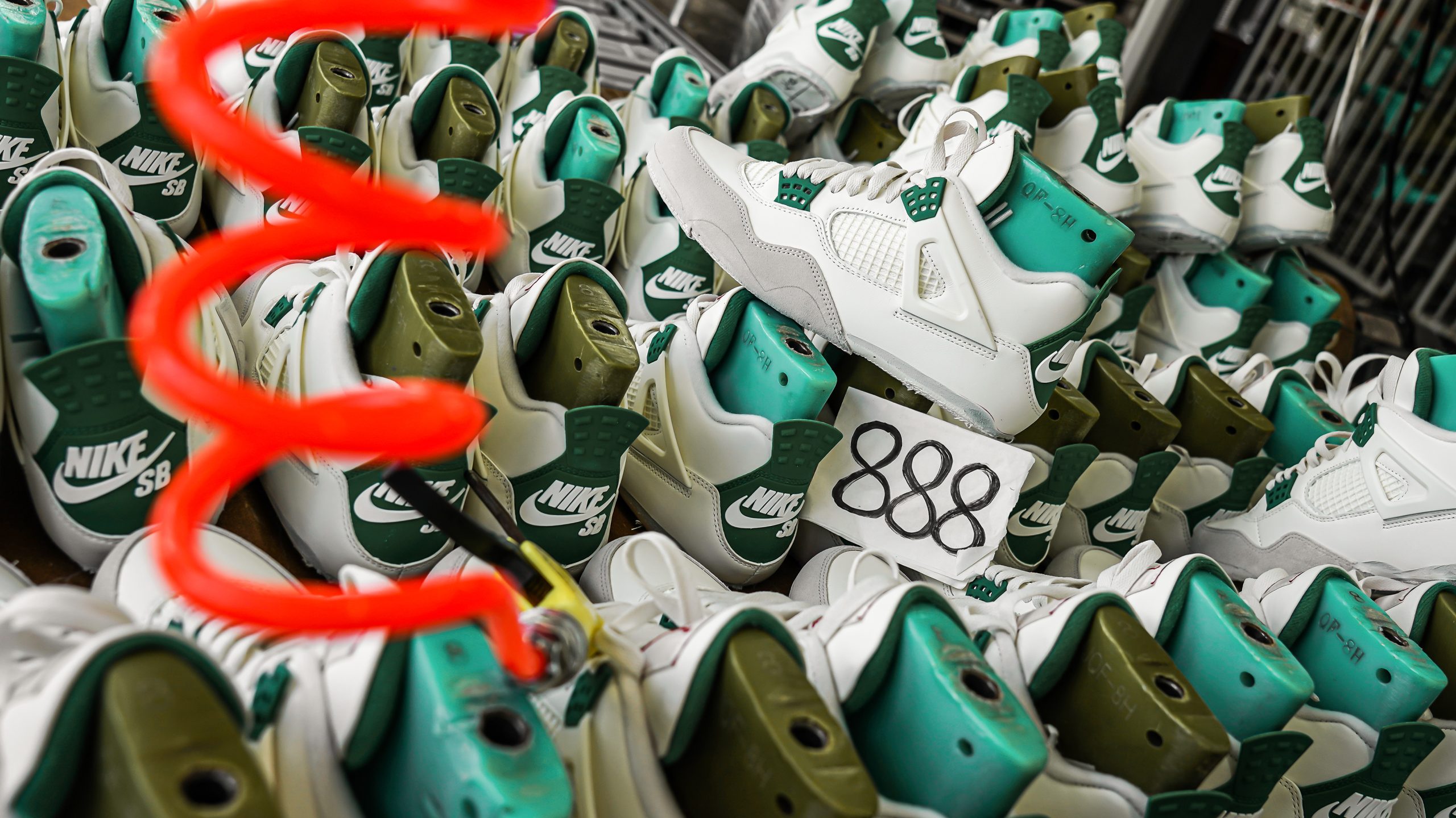 Jordan 4 Retro SB Pine Green