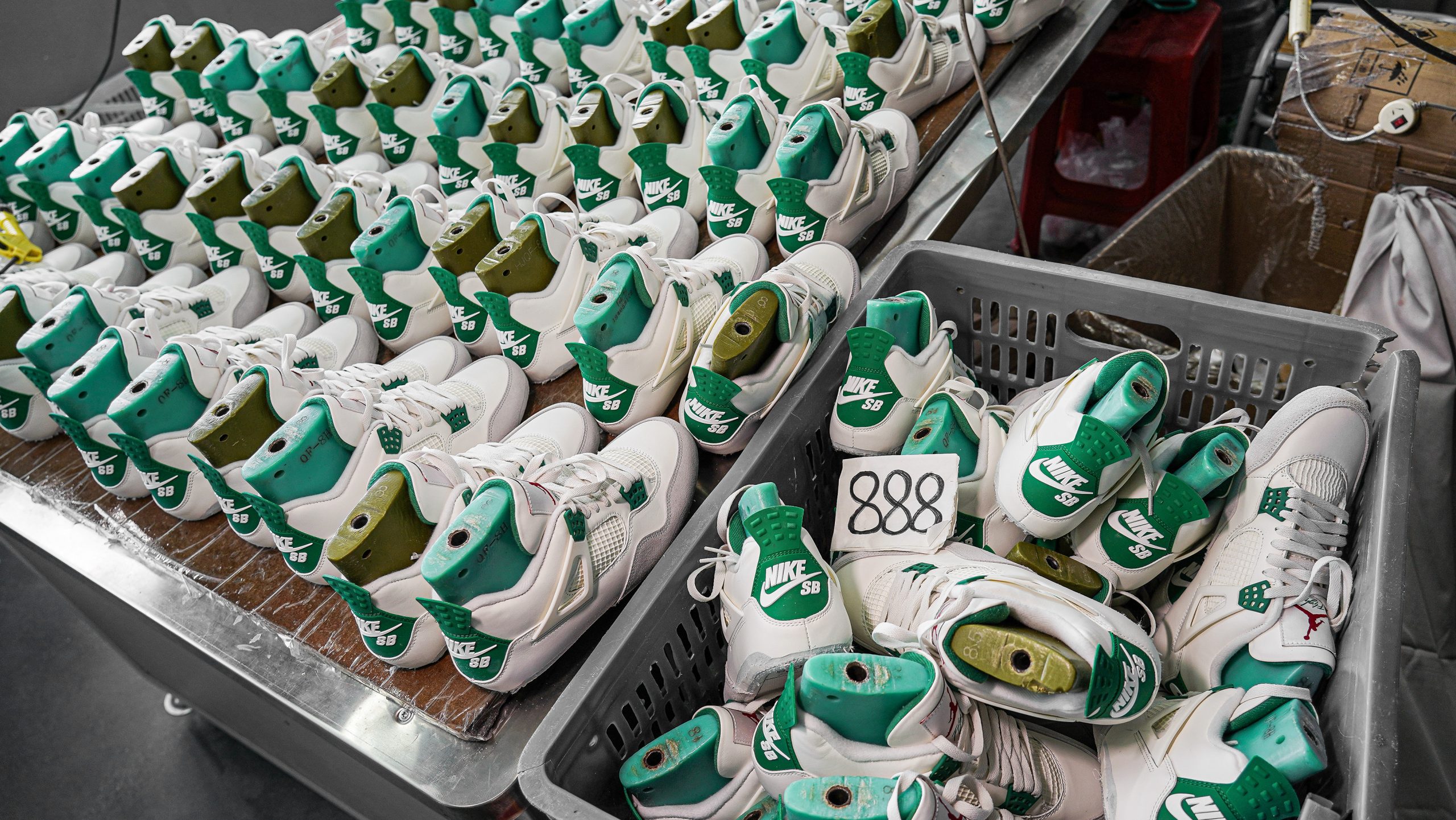 Jordan 4 Retro SB Pine Green