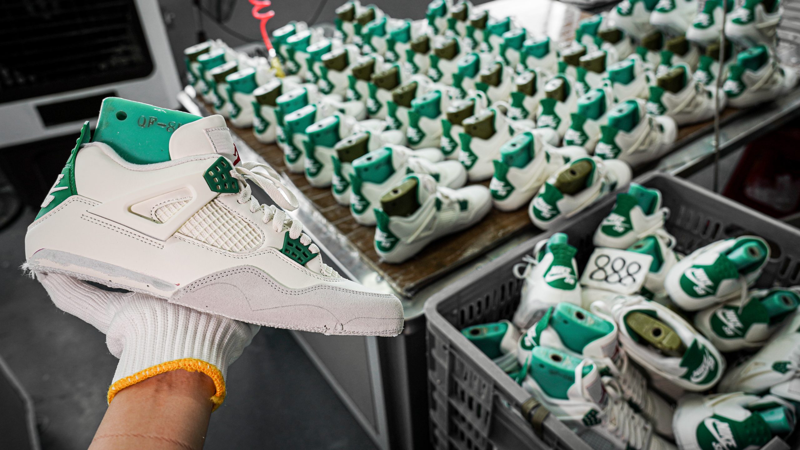 Jordan 4 Retro SB Pine Green