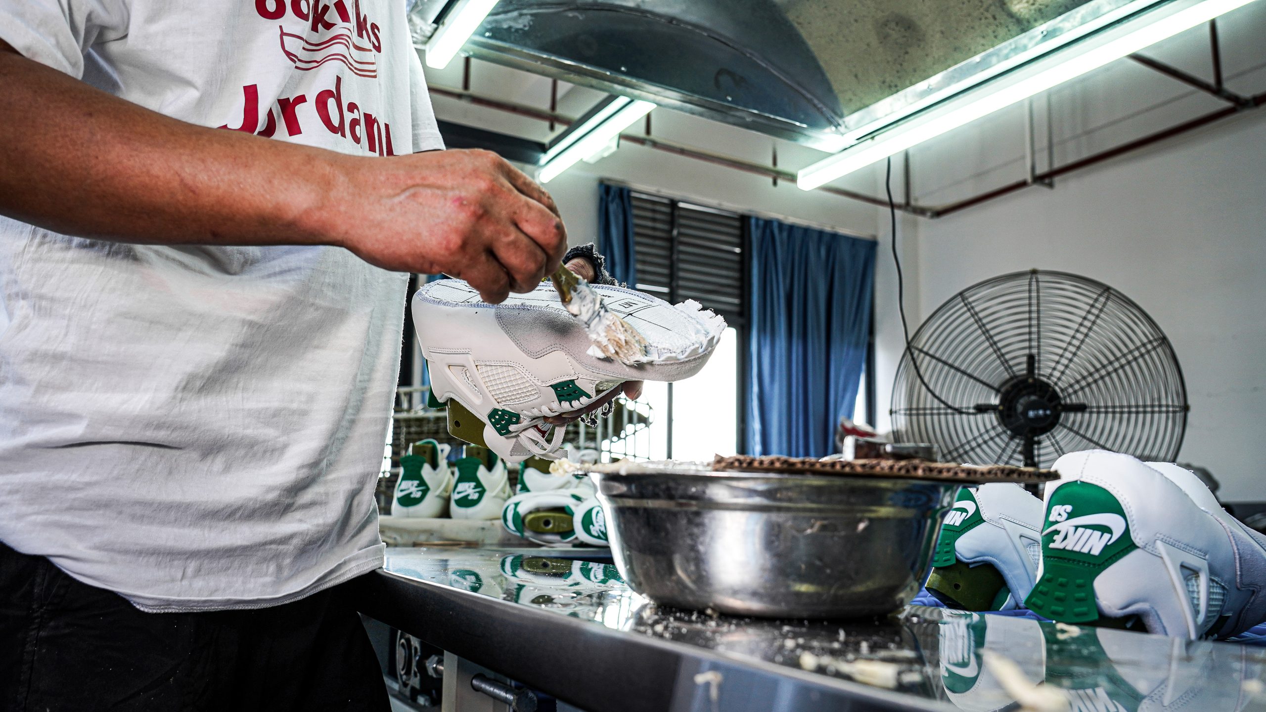 Jordan 4 Retro SB Pine Green