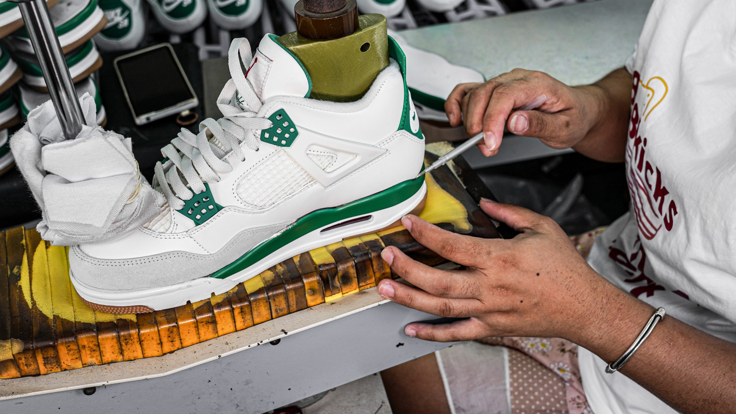 Jordan 4 Retro SB Pine Green