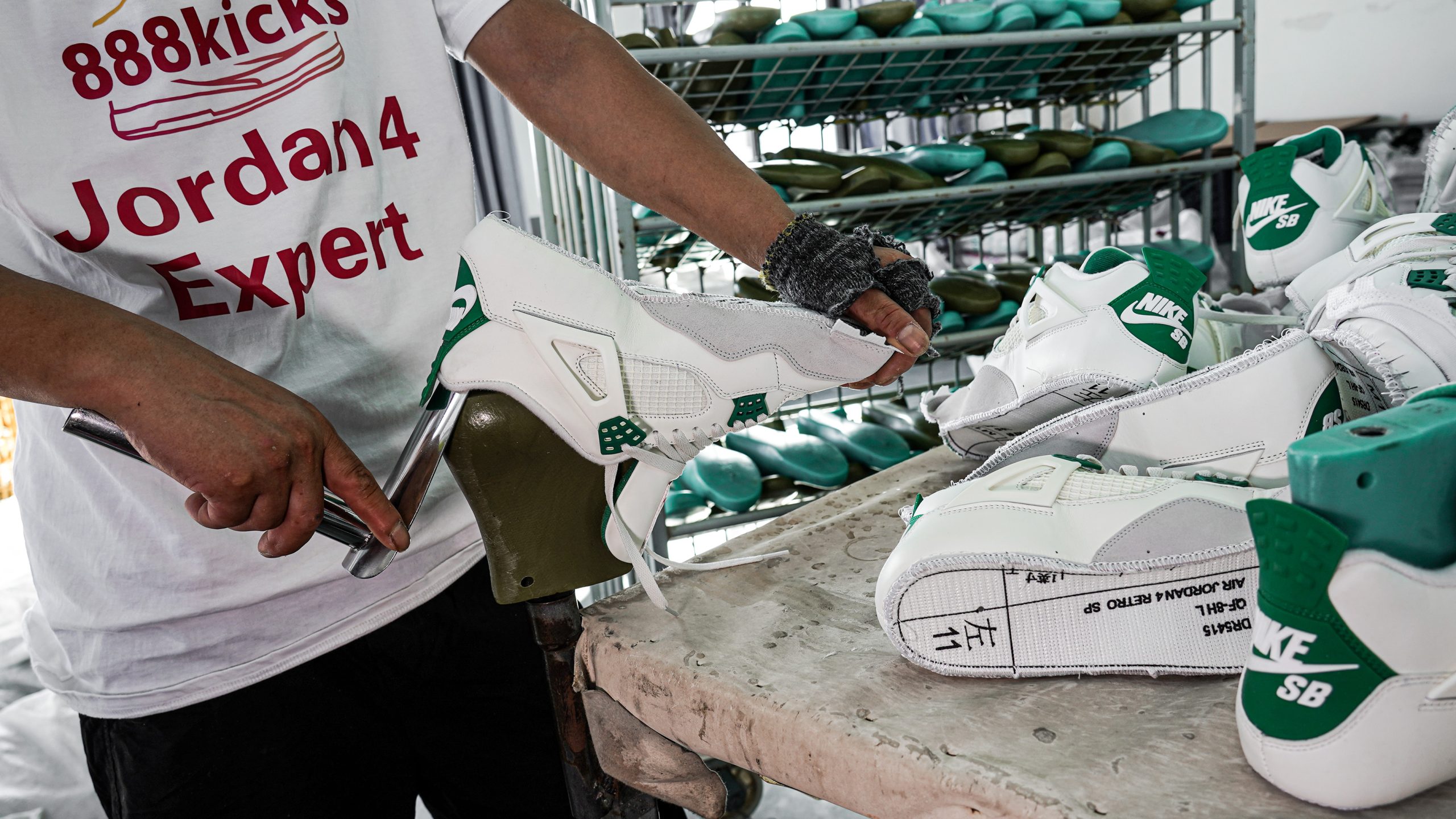 Jordan 4 Retro SB Pine Green