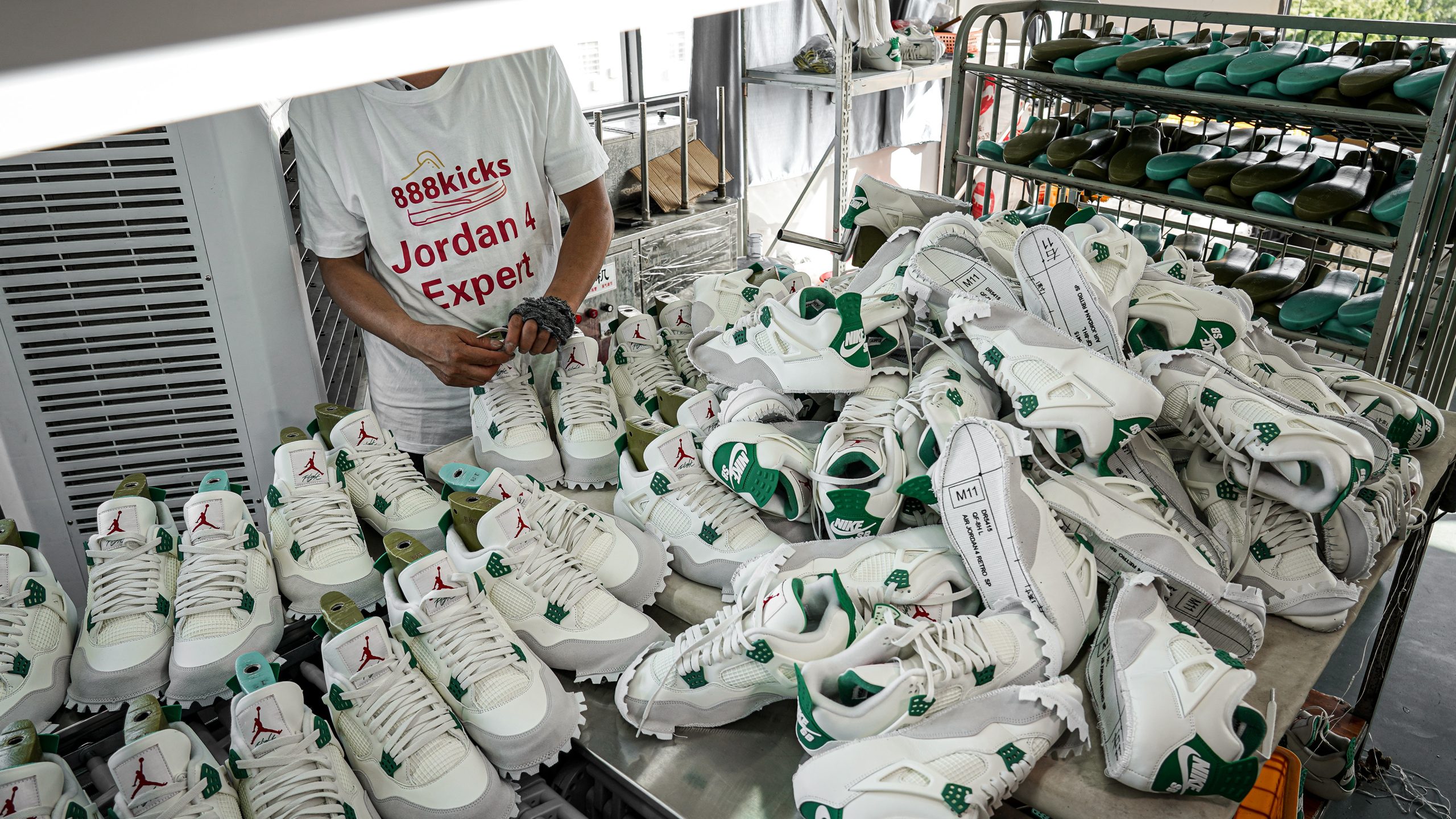 Jordan 4 Retro SB Pine Green