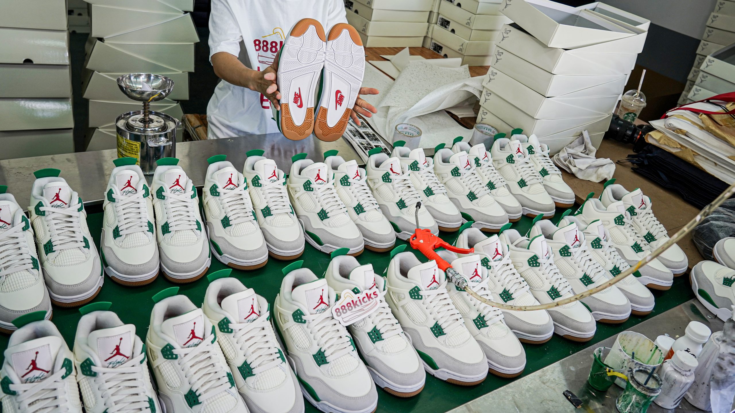 Jordan 4 Retro SB Pine Green