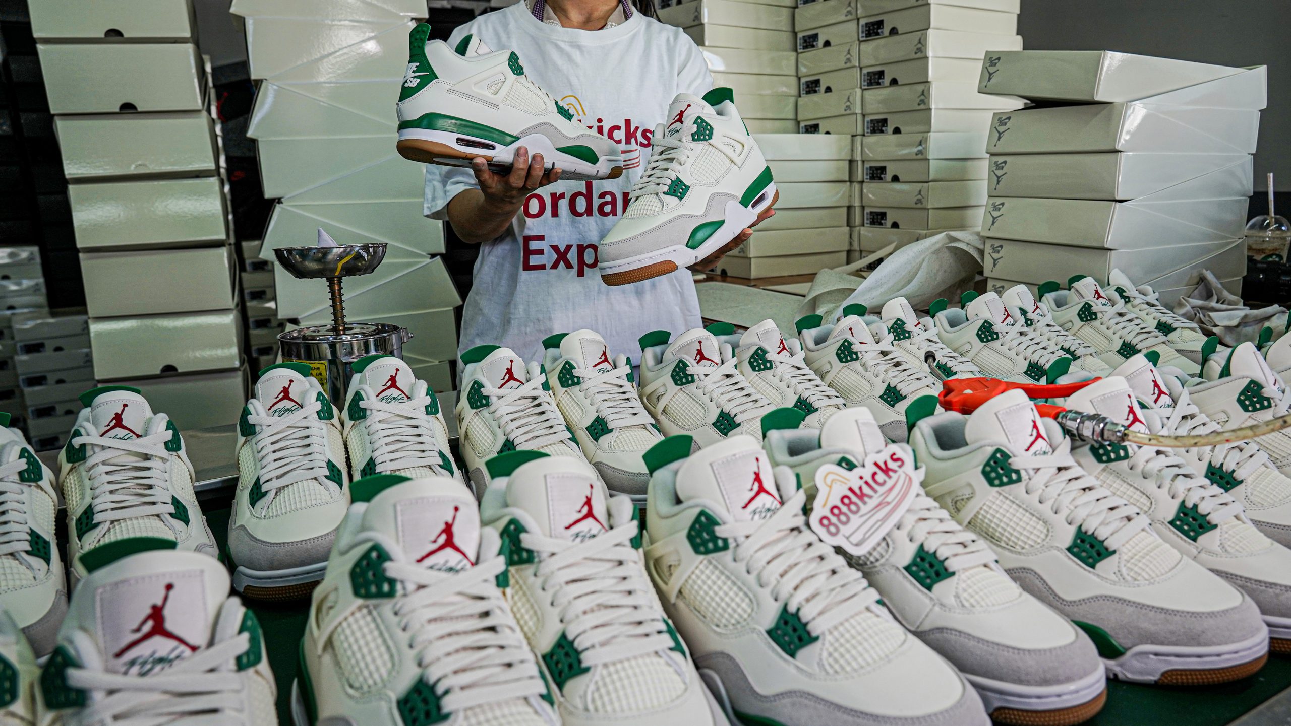 Jordan 4 Retro SB Pine Green