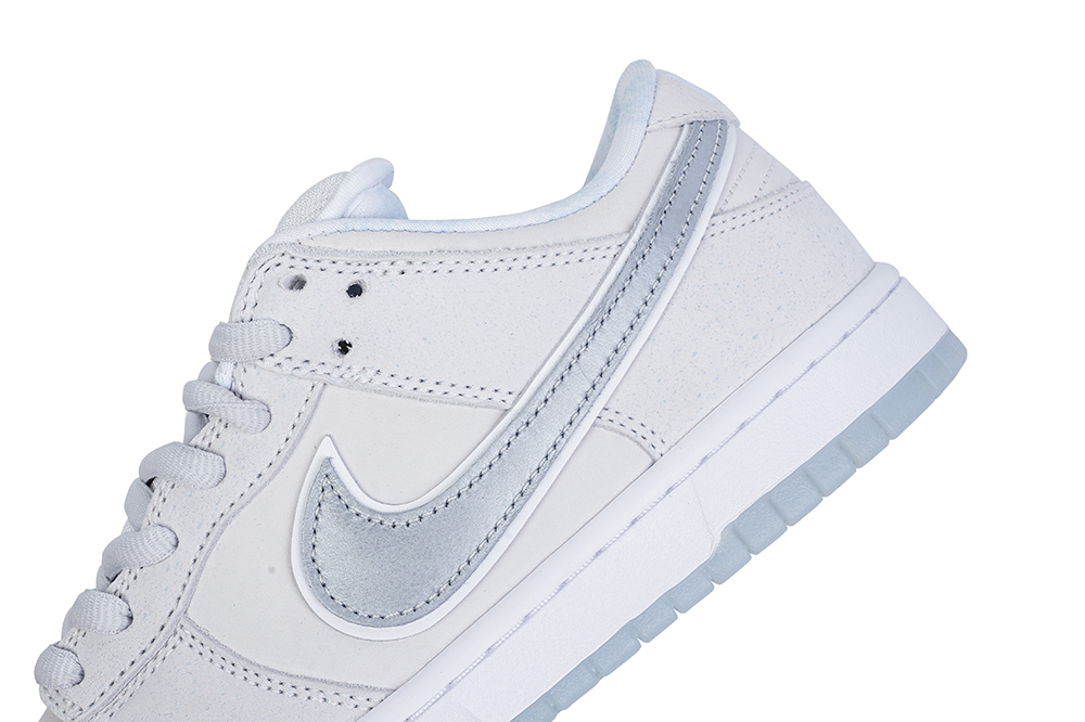 Nike SB Dunk Low White Lobster