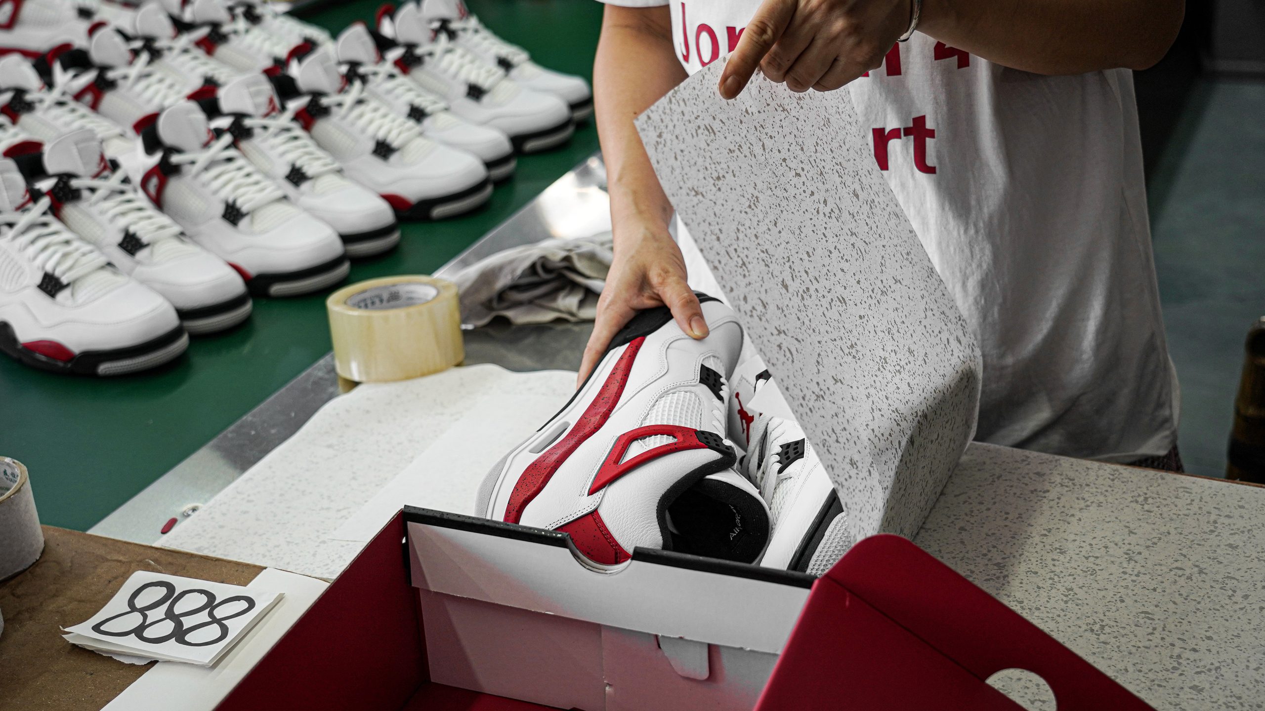 Jordan 4 Retro Neutral Grey