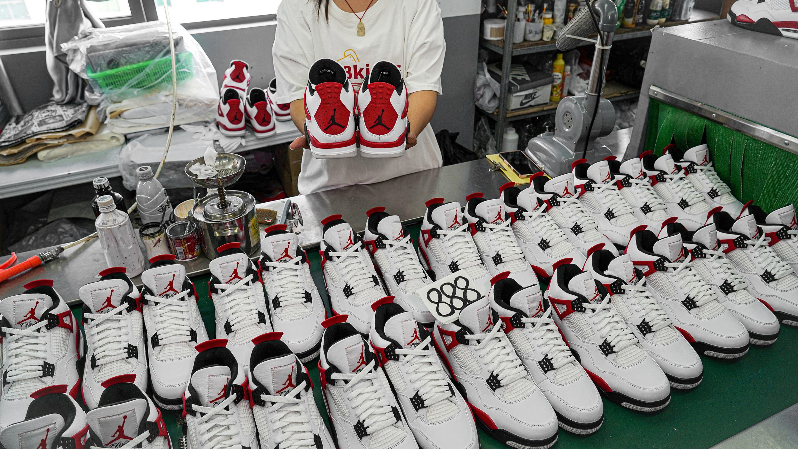 Jordan 4 Retro Neutral Grey