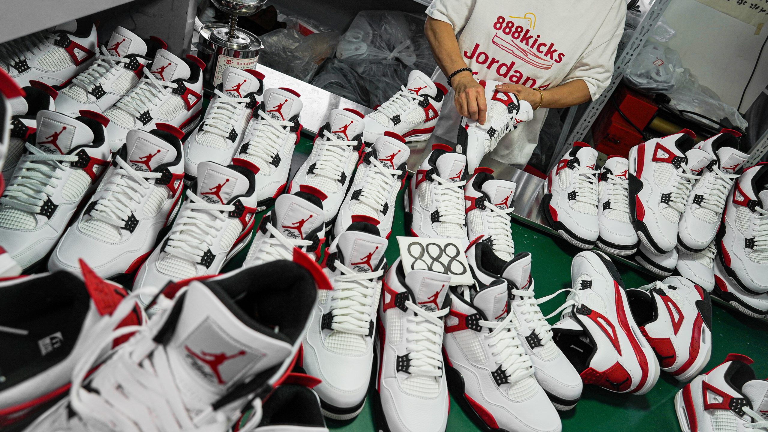 Jordan 4 Retro Neutral Grey