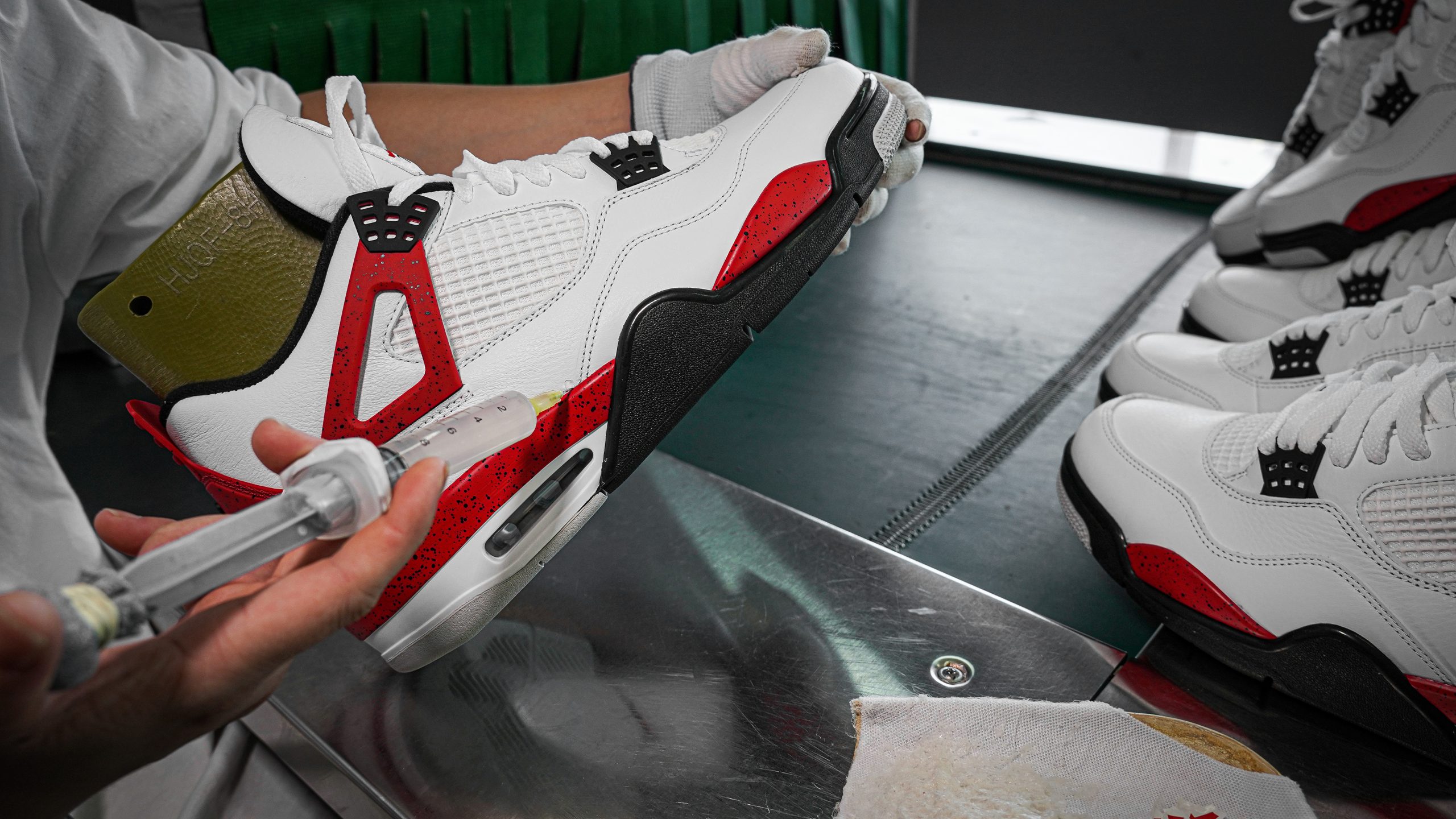 Jordan 4 Retro Neutral Grey