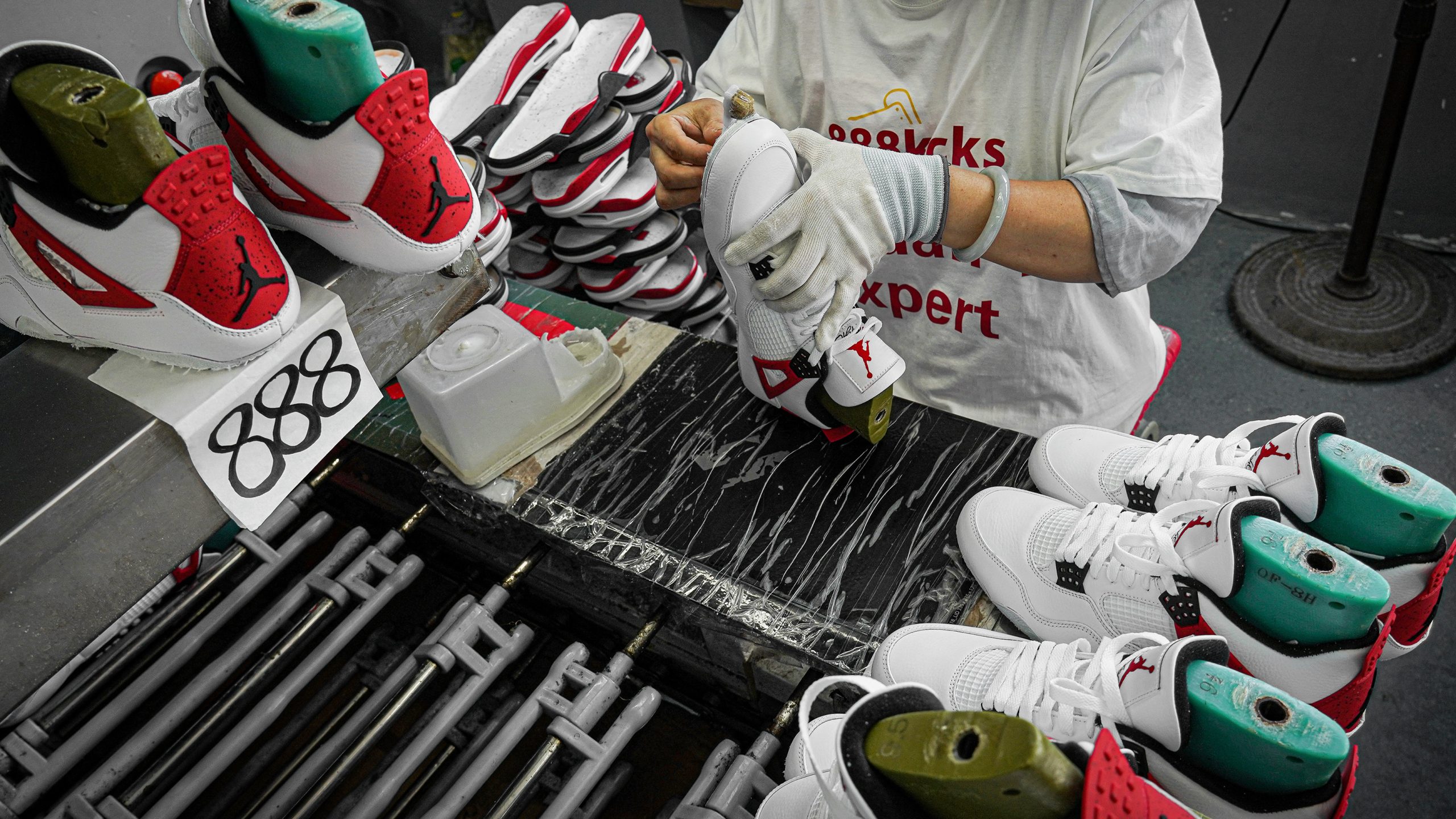 Jordan 4 Retro Neutral Grey