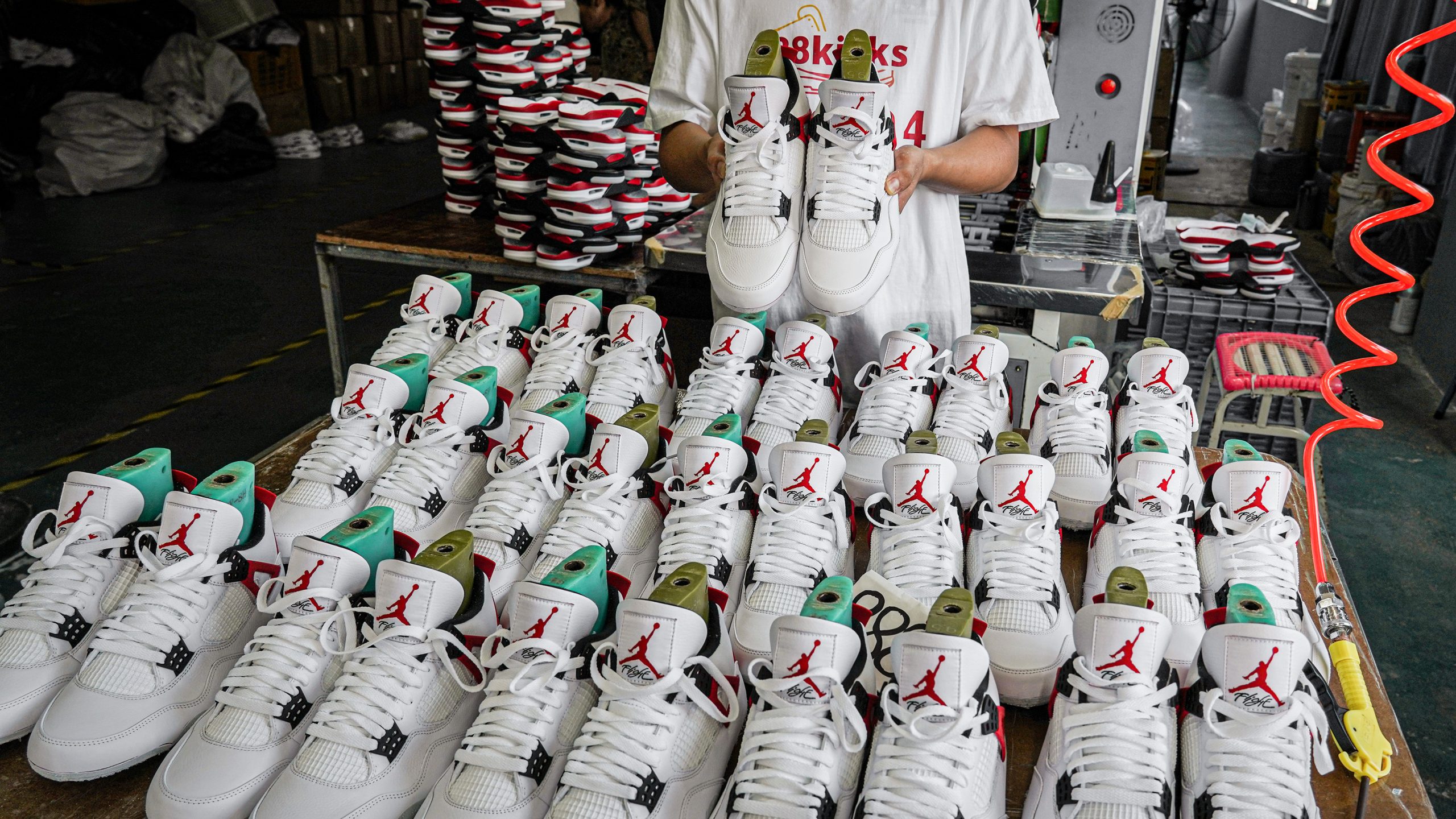 Jordan 4 Retro Neutral Grey