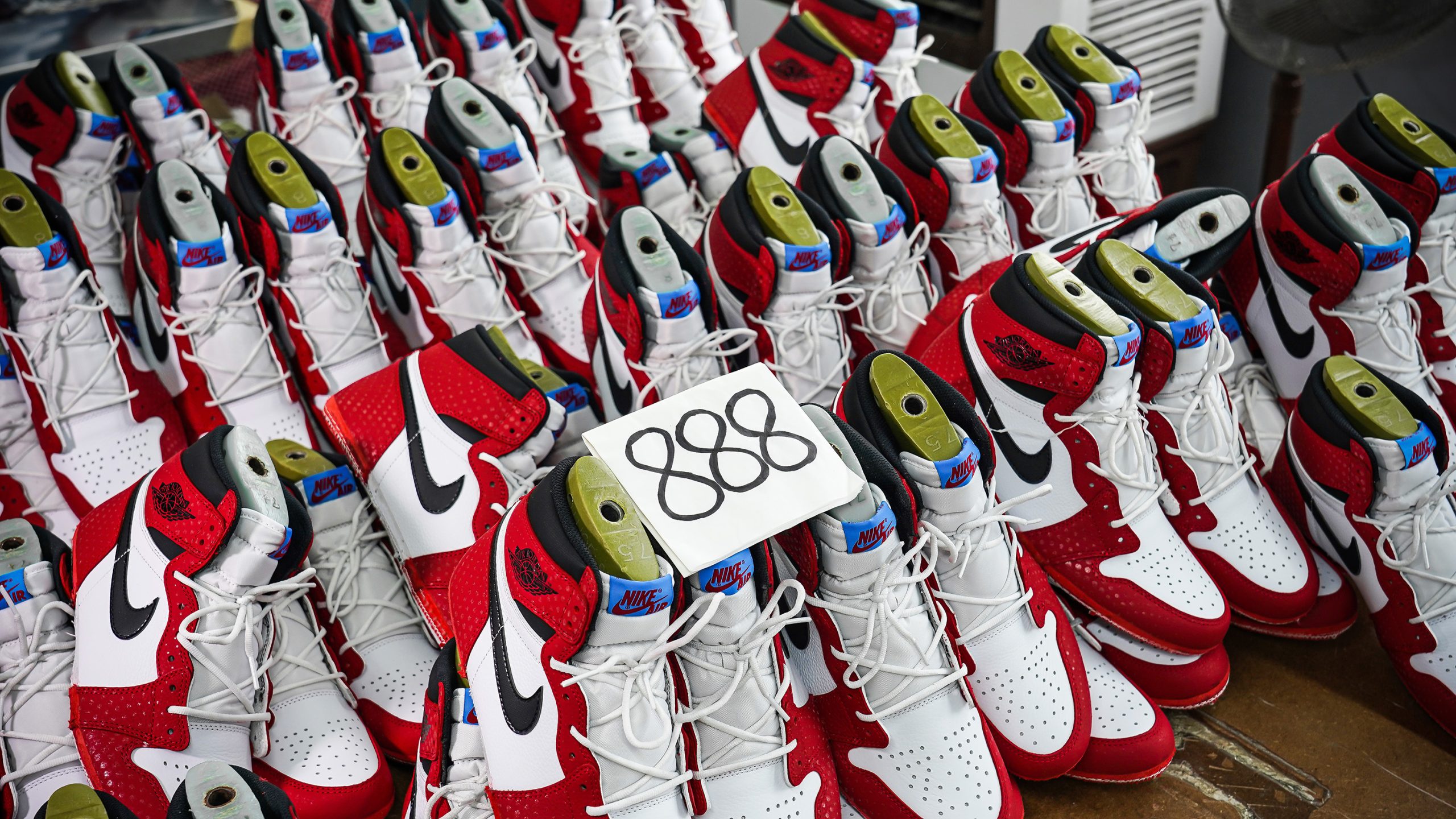 Jordan 1 Retro High Spider Man Origin Story (Special Box)