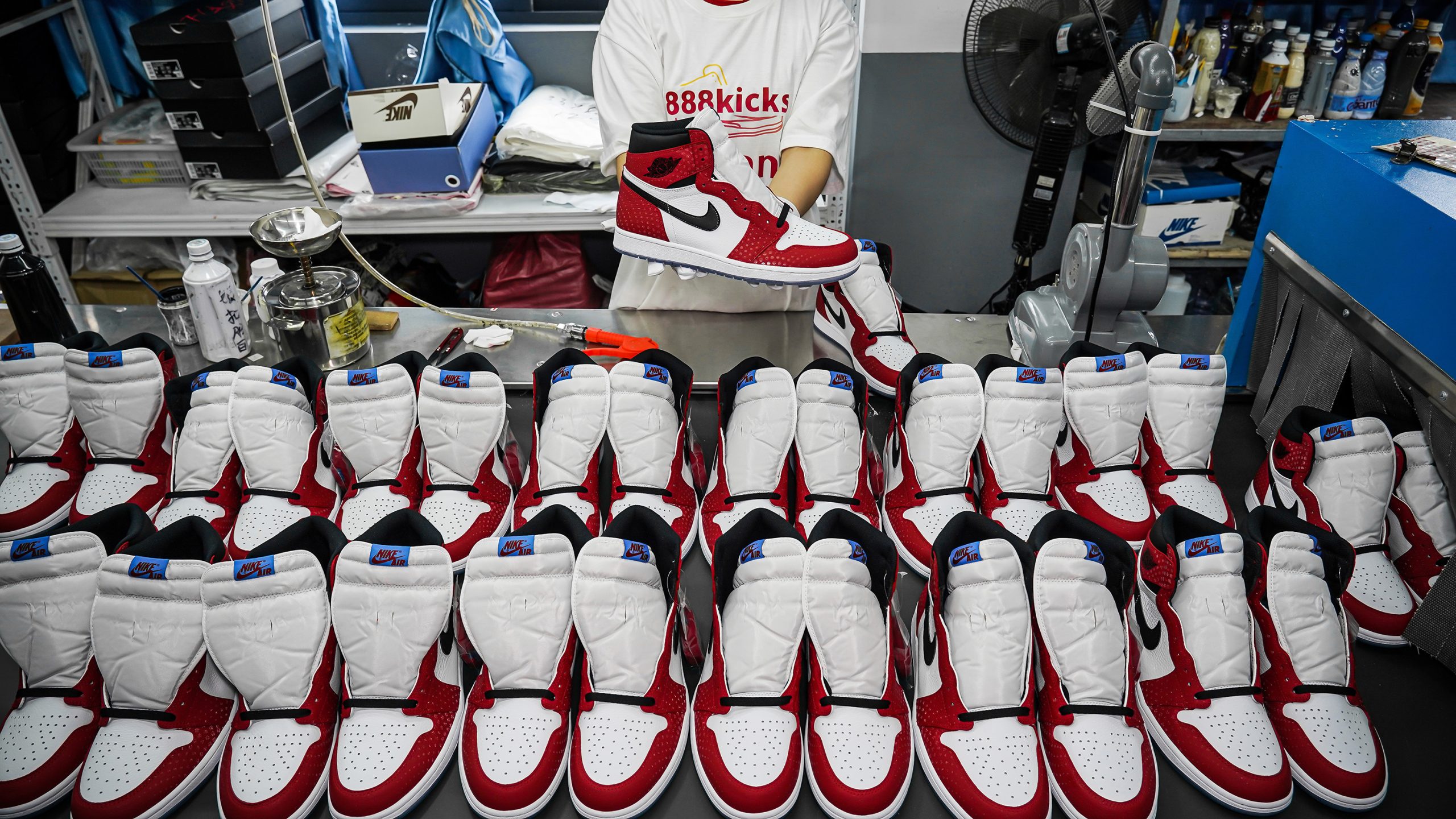 Jordan 1 Retro High Spider Man Origin Story (Special Box)