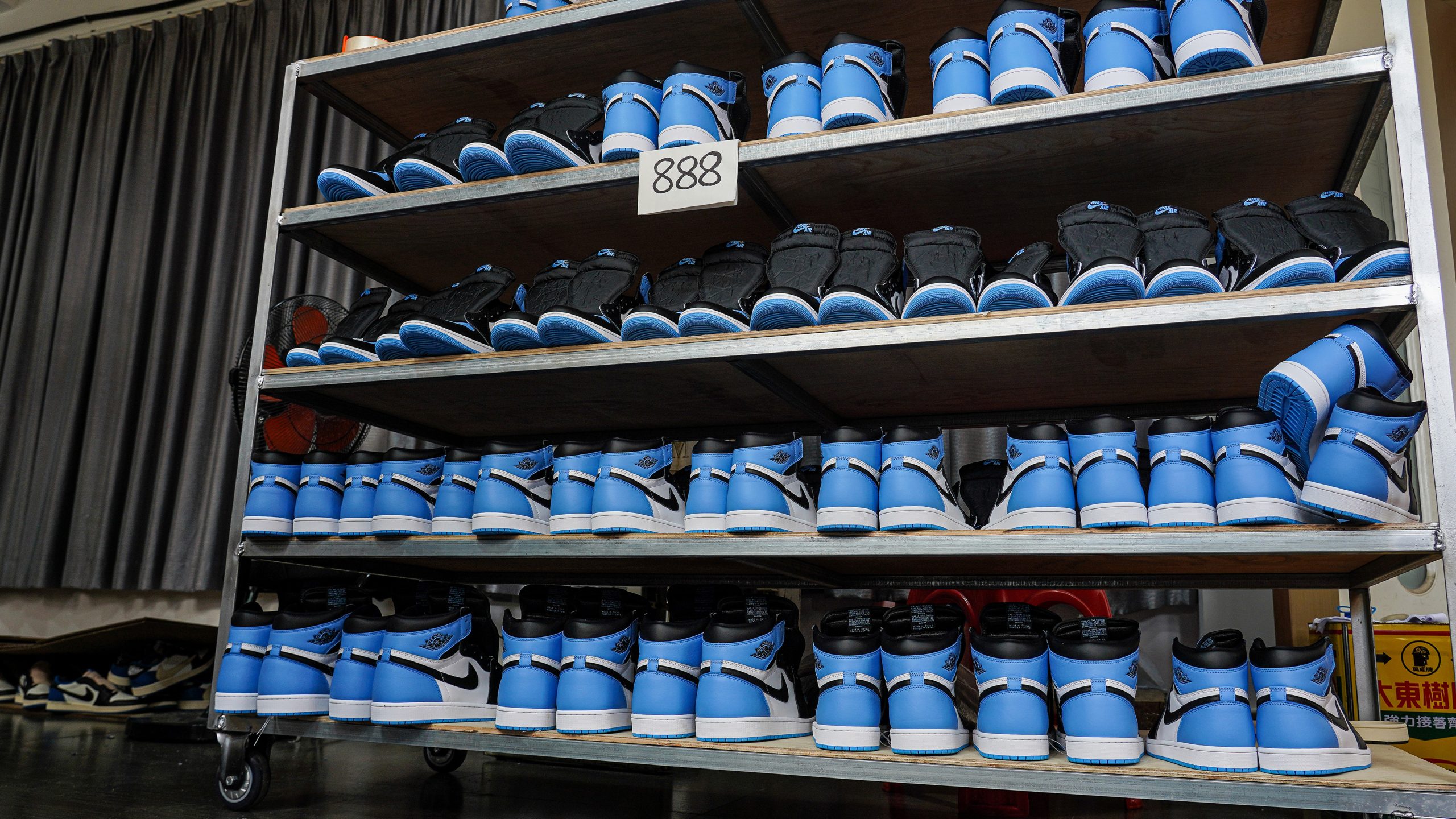 Jordan 1 High OG University Blue