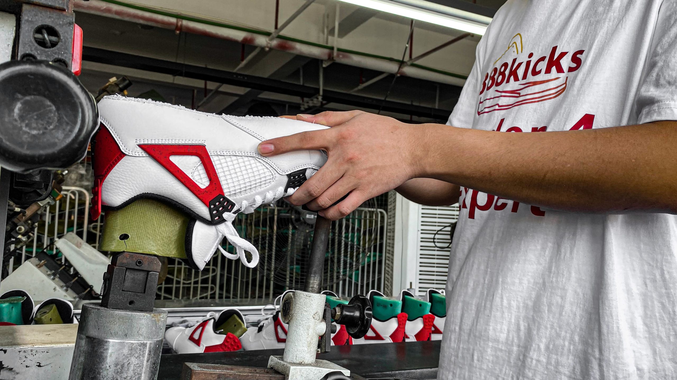 Jordan 4 Retro Neutral Grey