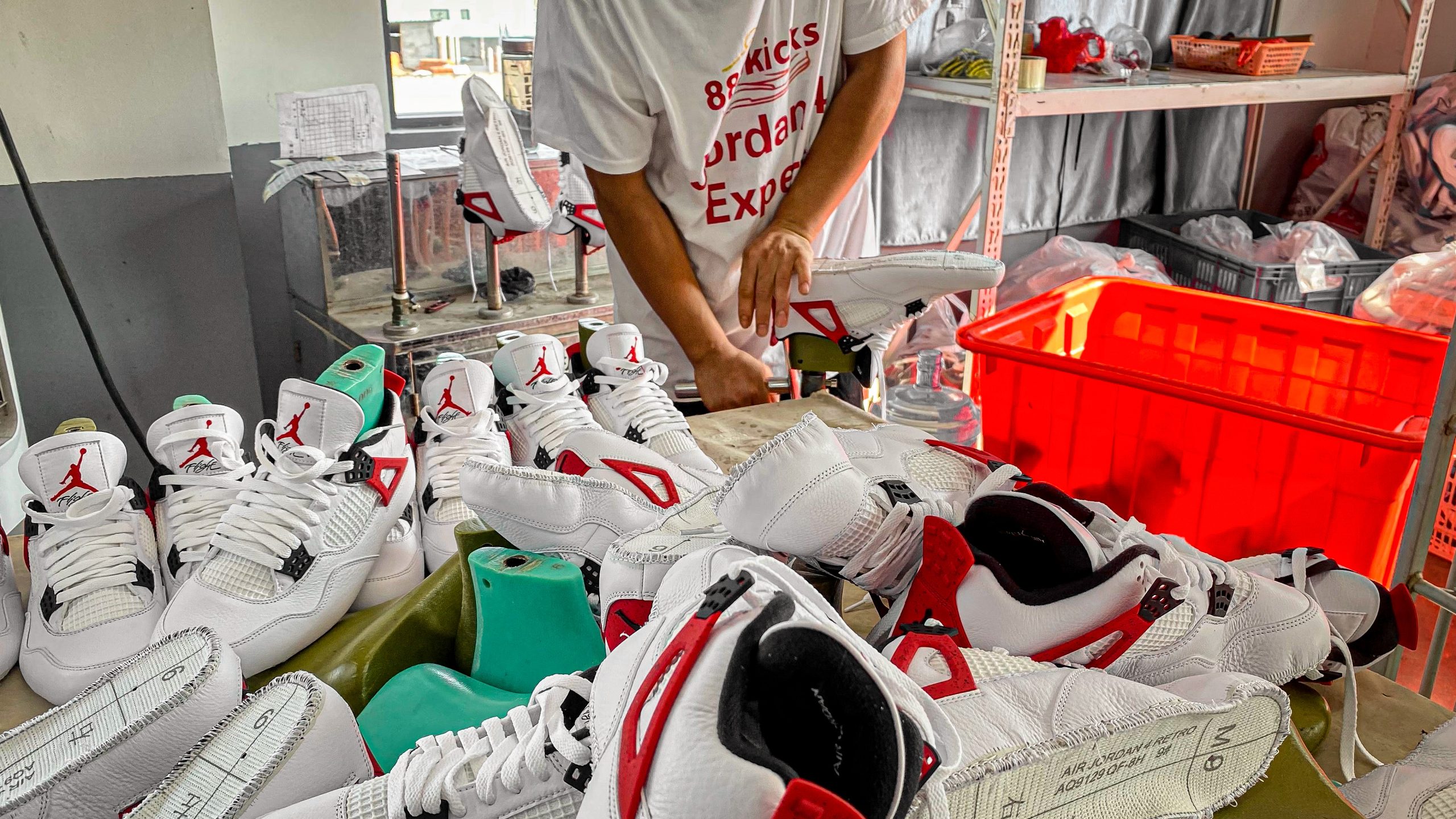 Jordan 4 Retro Neutral Grey