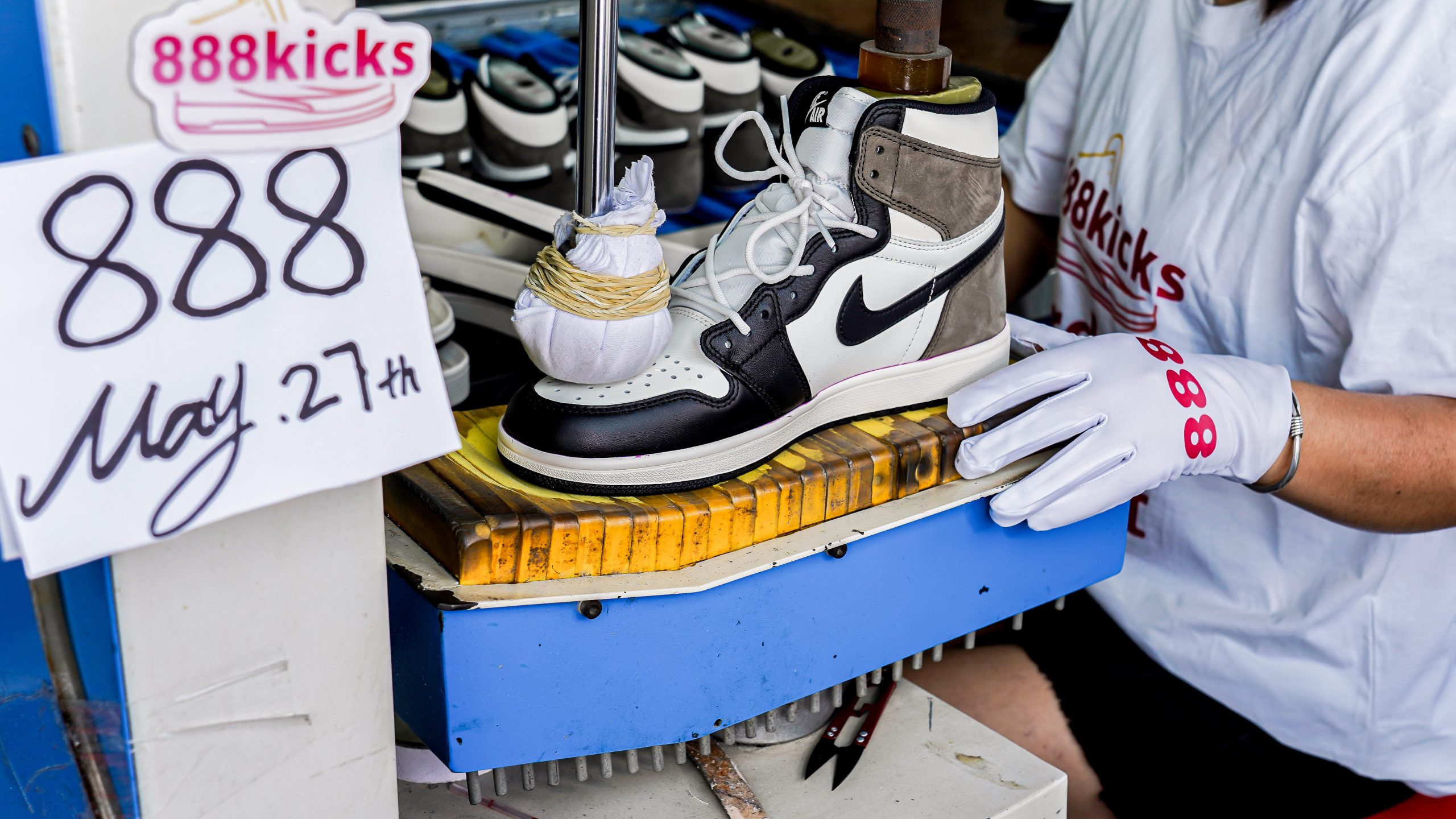 Jordan 1 Retro High Dark Mocha