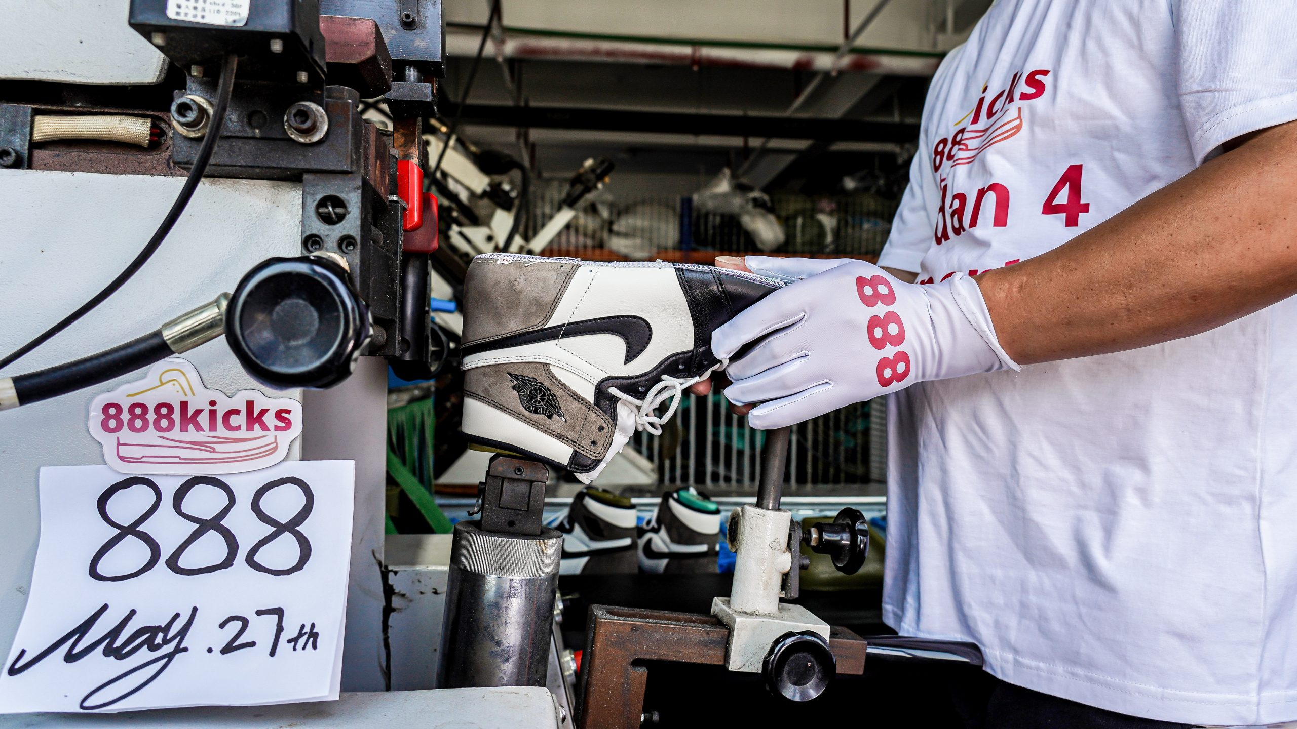 Jordan 1 Retro High Dark Mocha