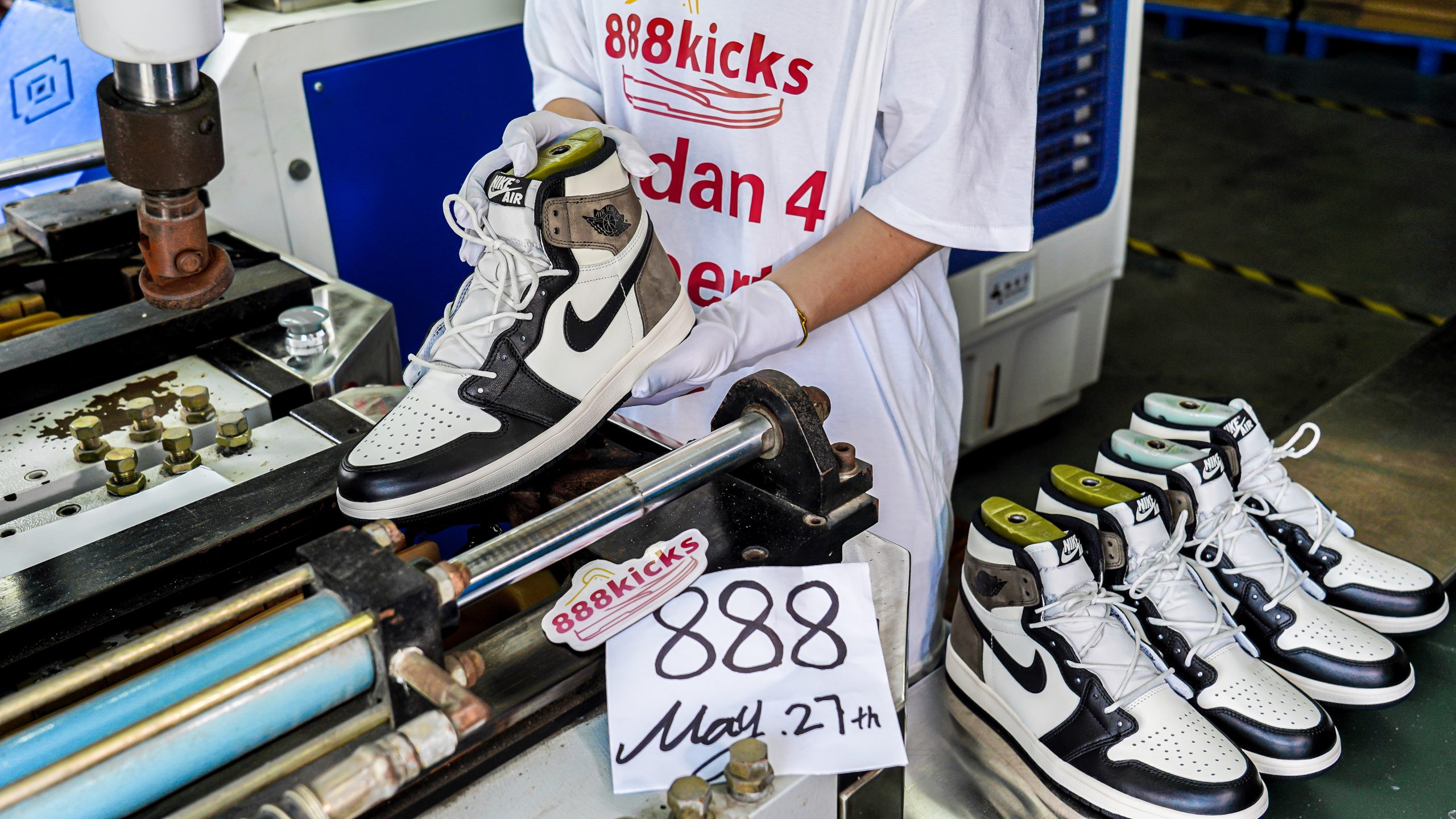 Jordan 1 Retro High Dark Mocha
