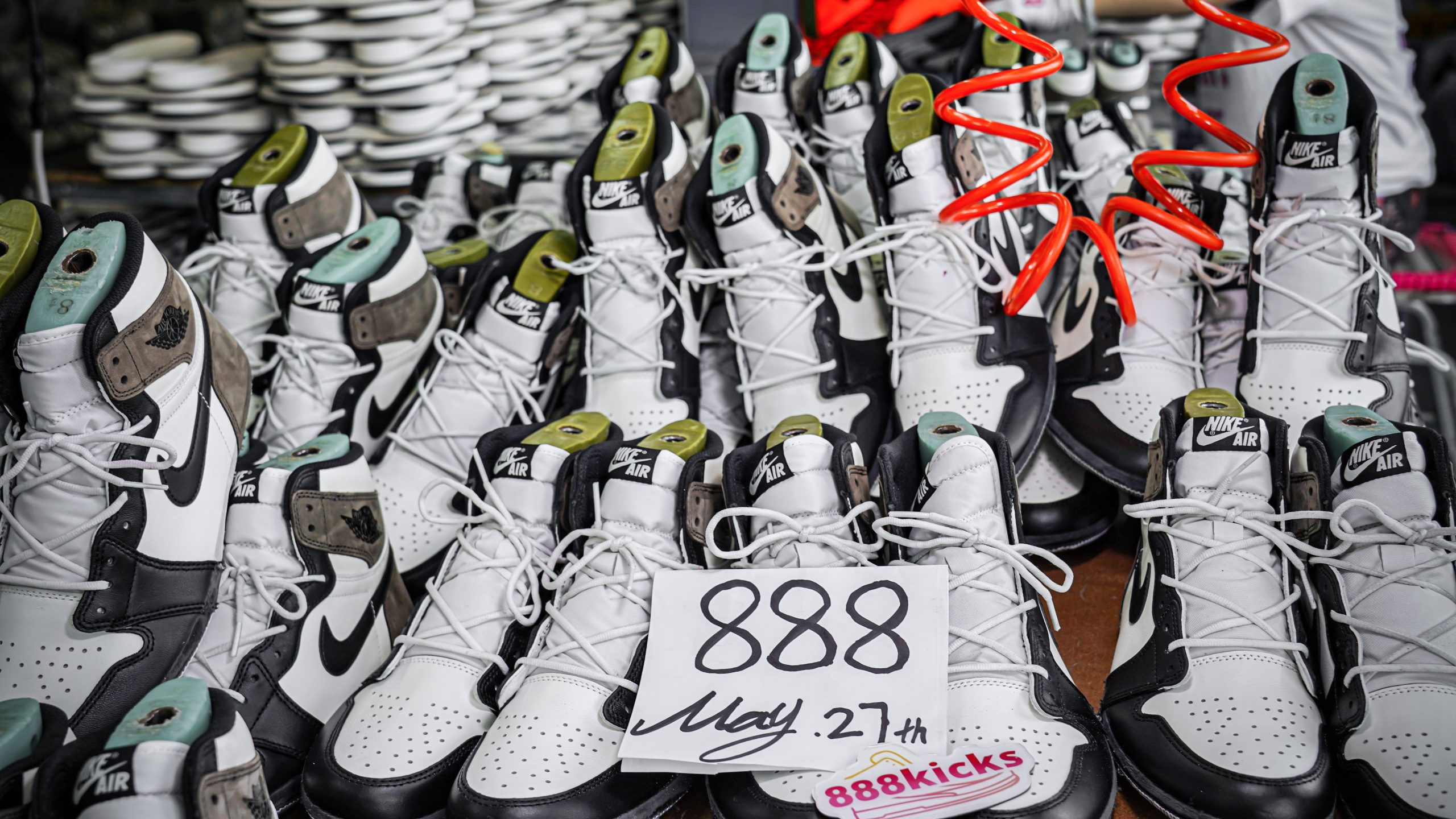 Jordan 1 Retro High Dark Mocha